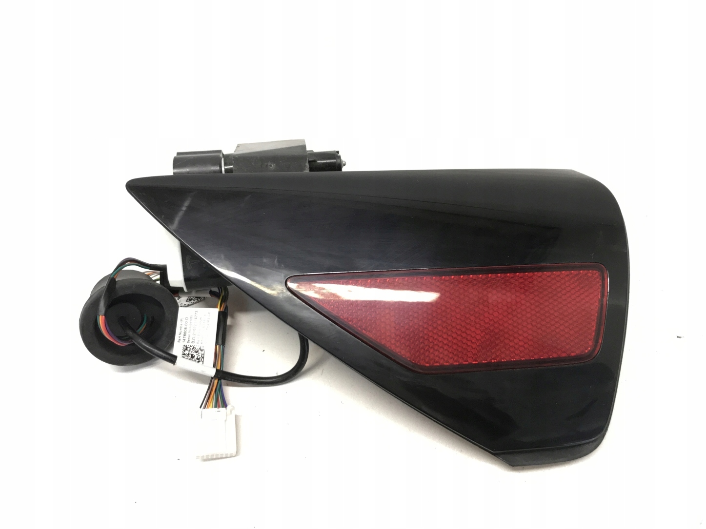 1478844-00-A - TESLA 3 ЛЕВАЯ КРЫШКА ЗАРЯДНОГО ПОРТА