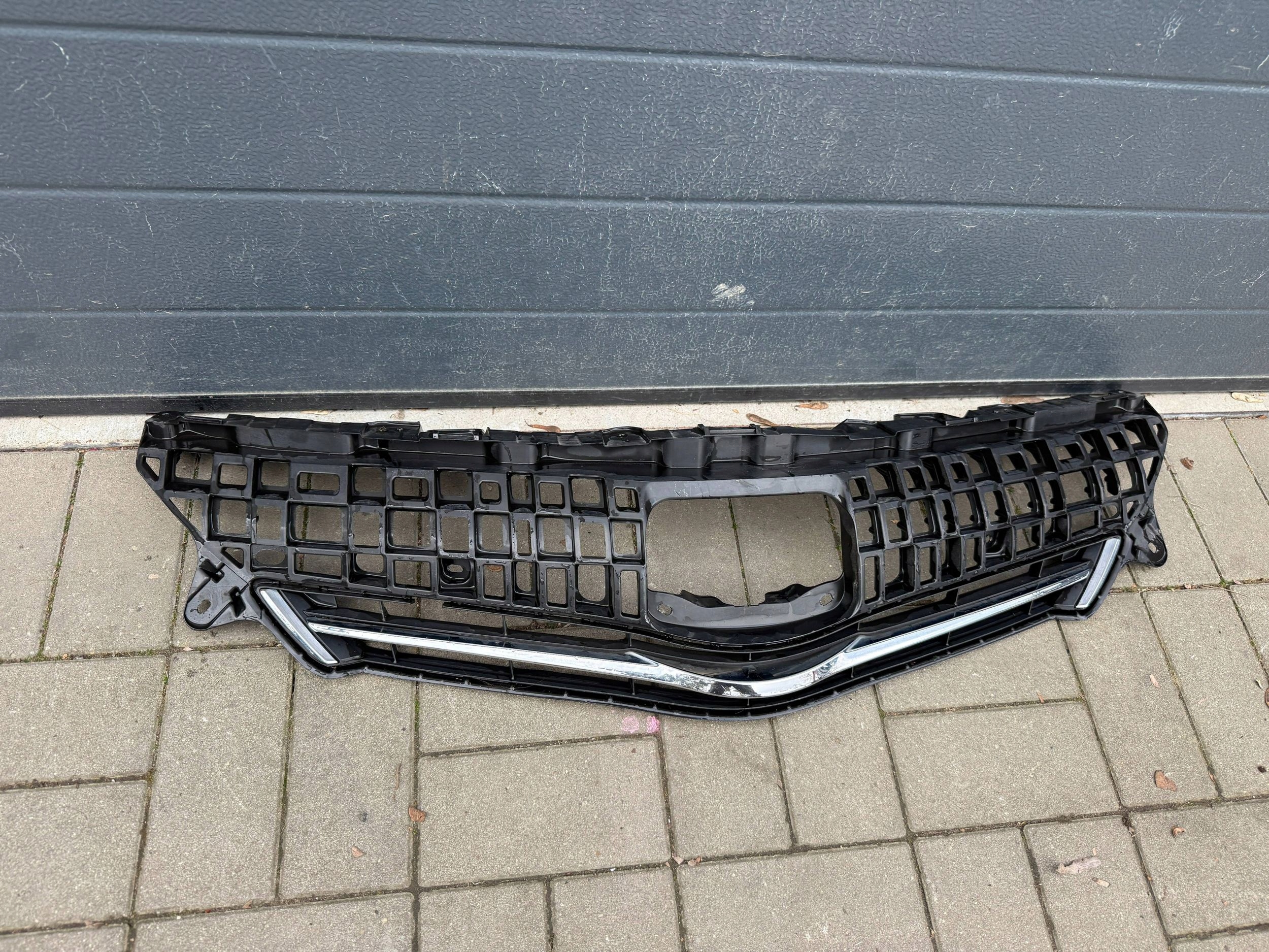 Toyota Prius plus 5 V 12- maska předek přední