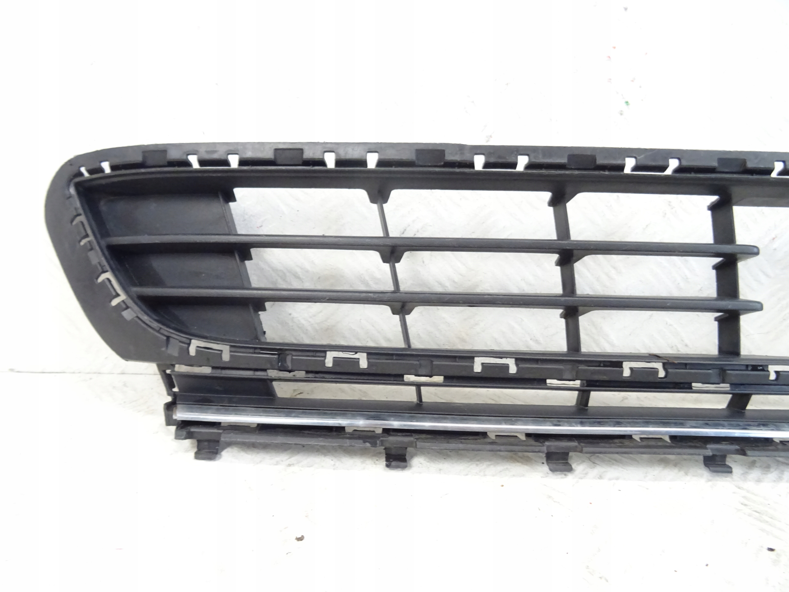 grid of a bumper front front central VW GOLF VII 5G0853677E