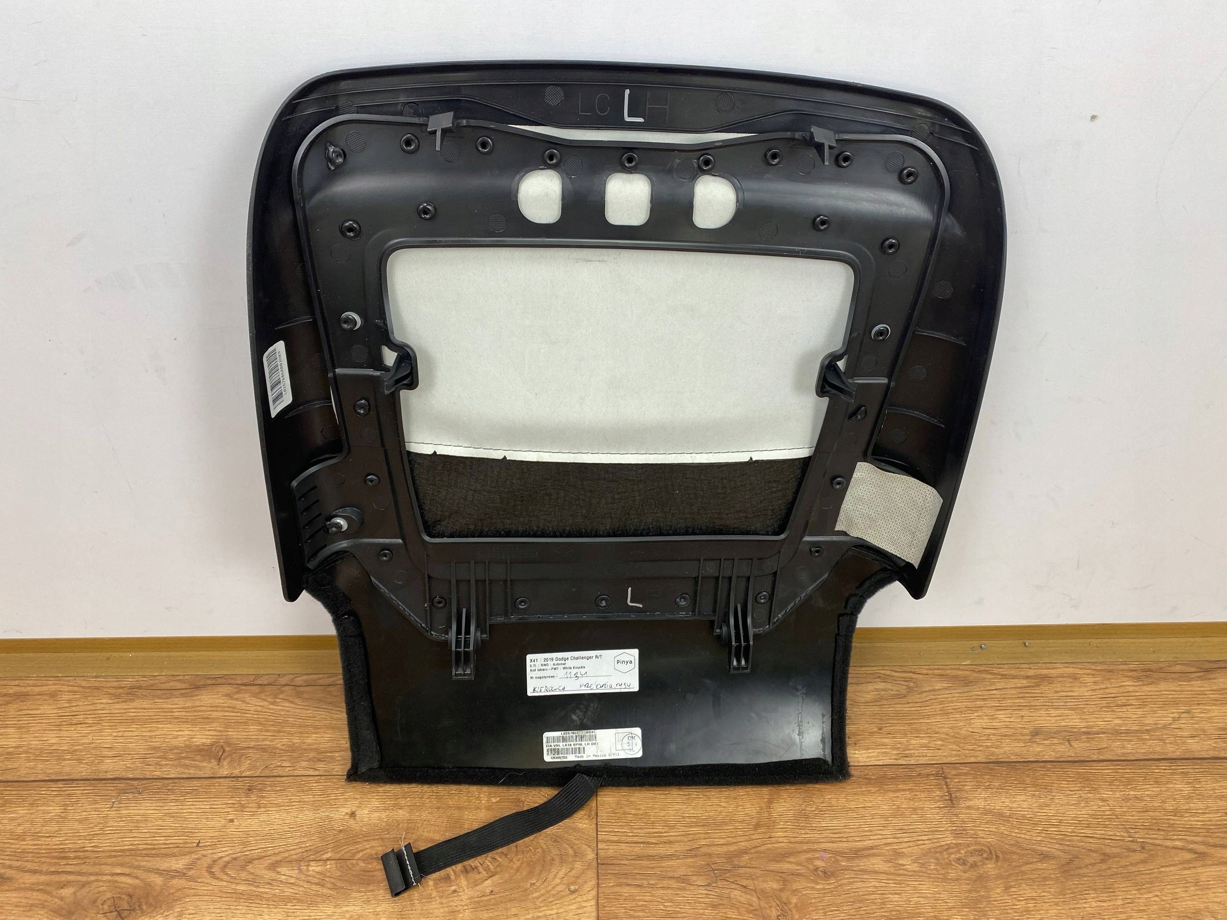 plastic panel cover seat of left driver´s Dodge Challenger 2015+