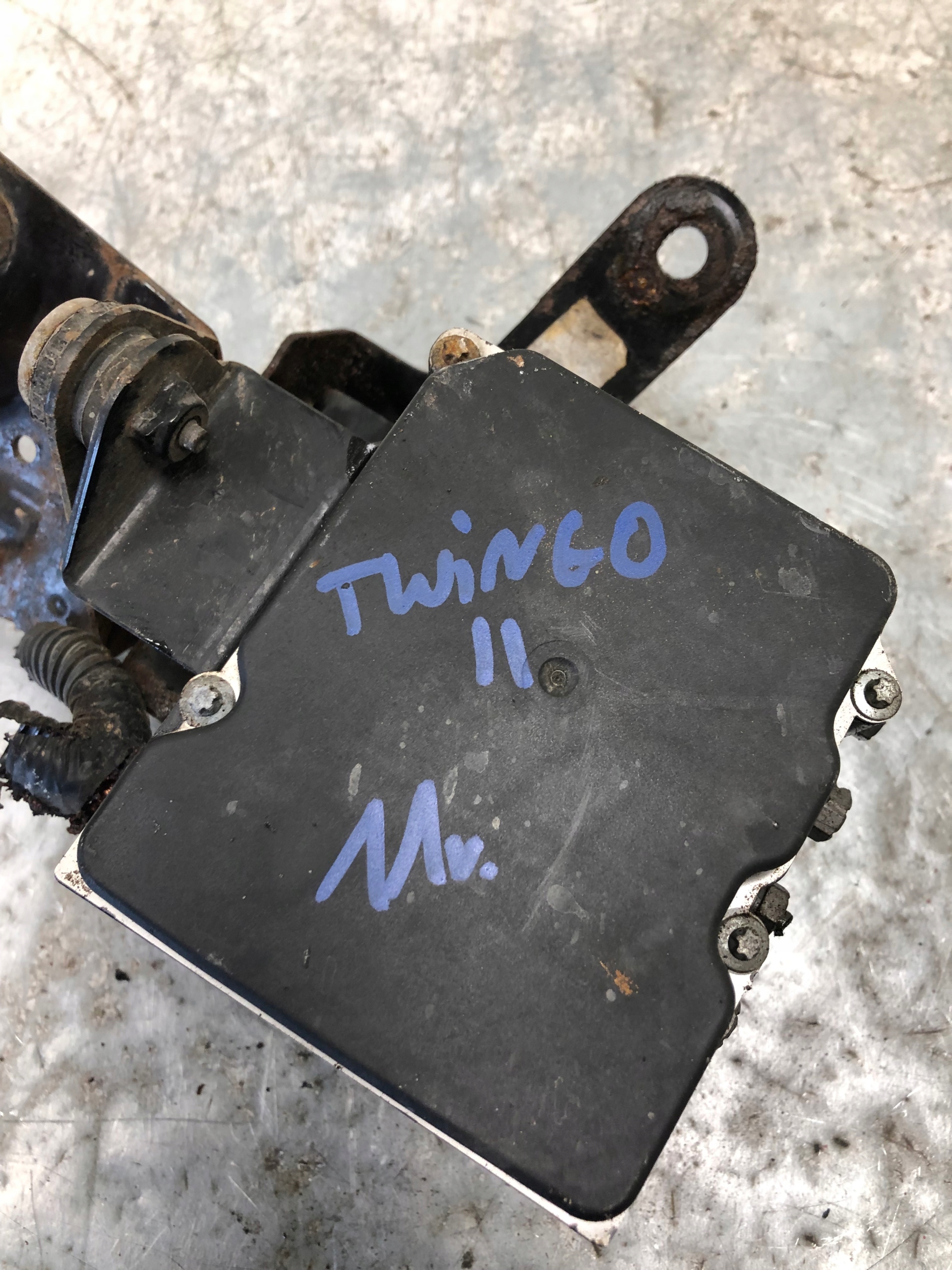 Pompe ABS RENAULT TWINGO II 8201037016