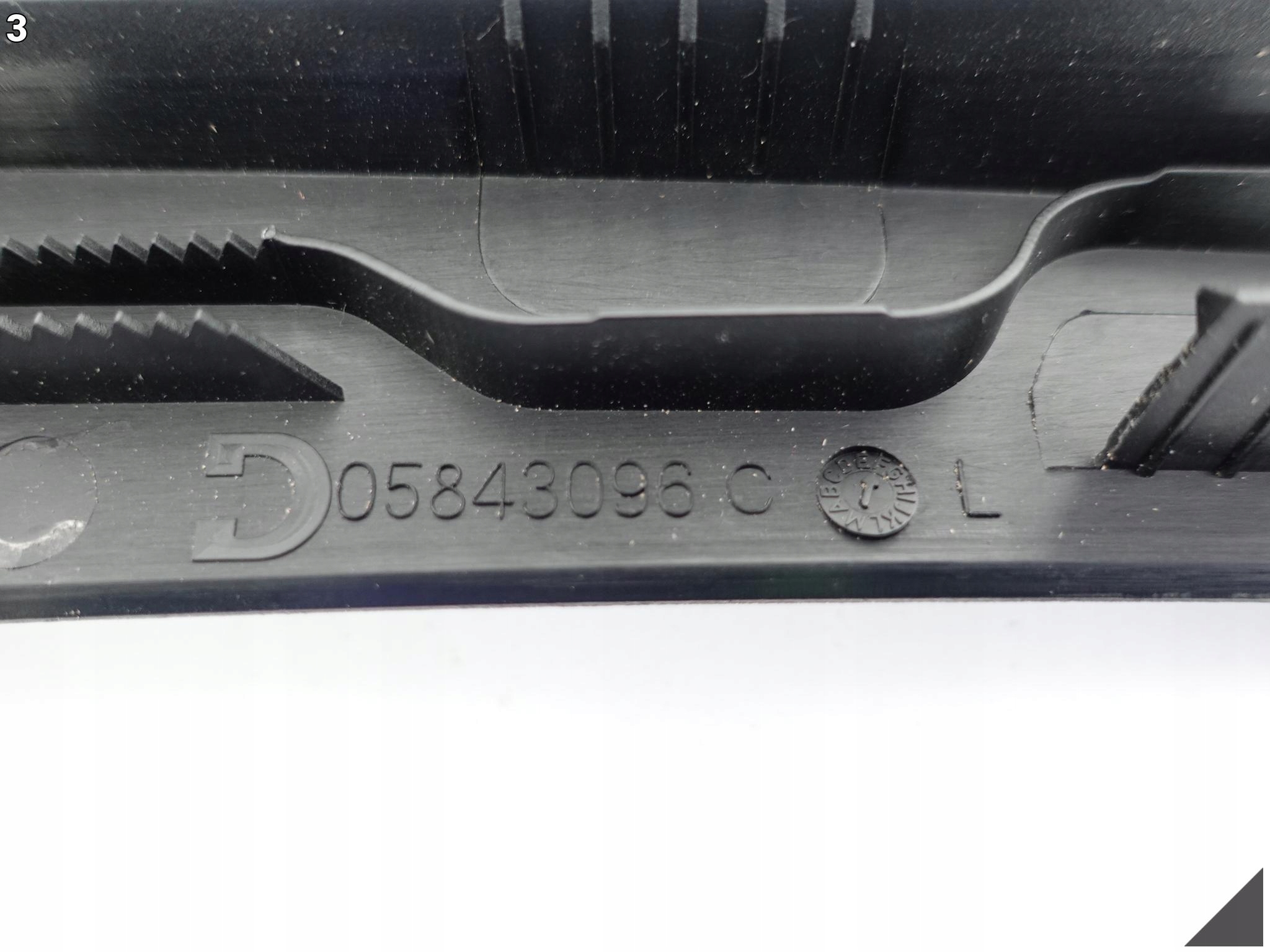BMW 7 G11 moulding cover windows door left rear part