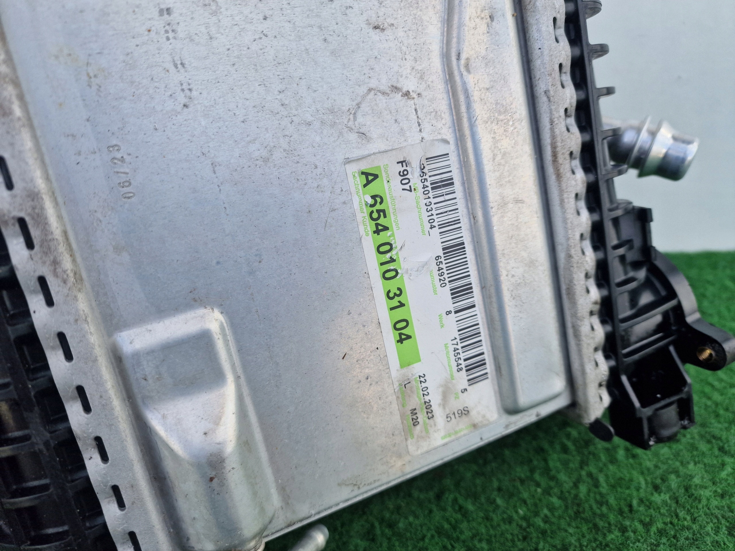 radiator intercooler MERCEDES SPRINTER W907 W910 VITO V-KLASA KA22/UL585