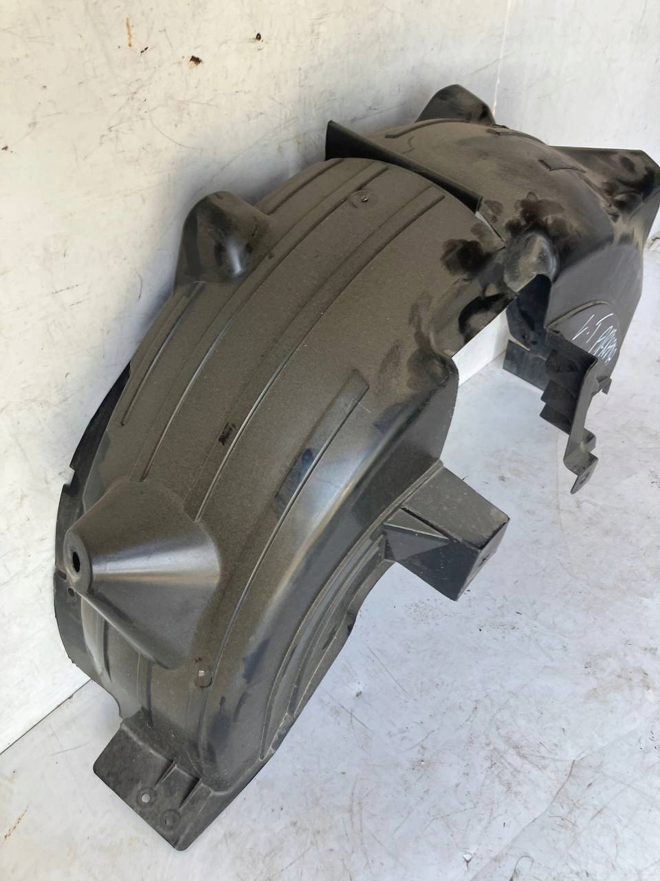 mudguard left rear part RENAULT ARKANA 767495023R