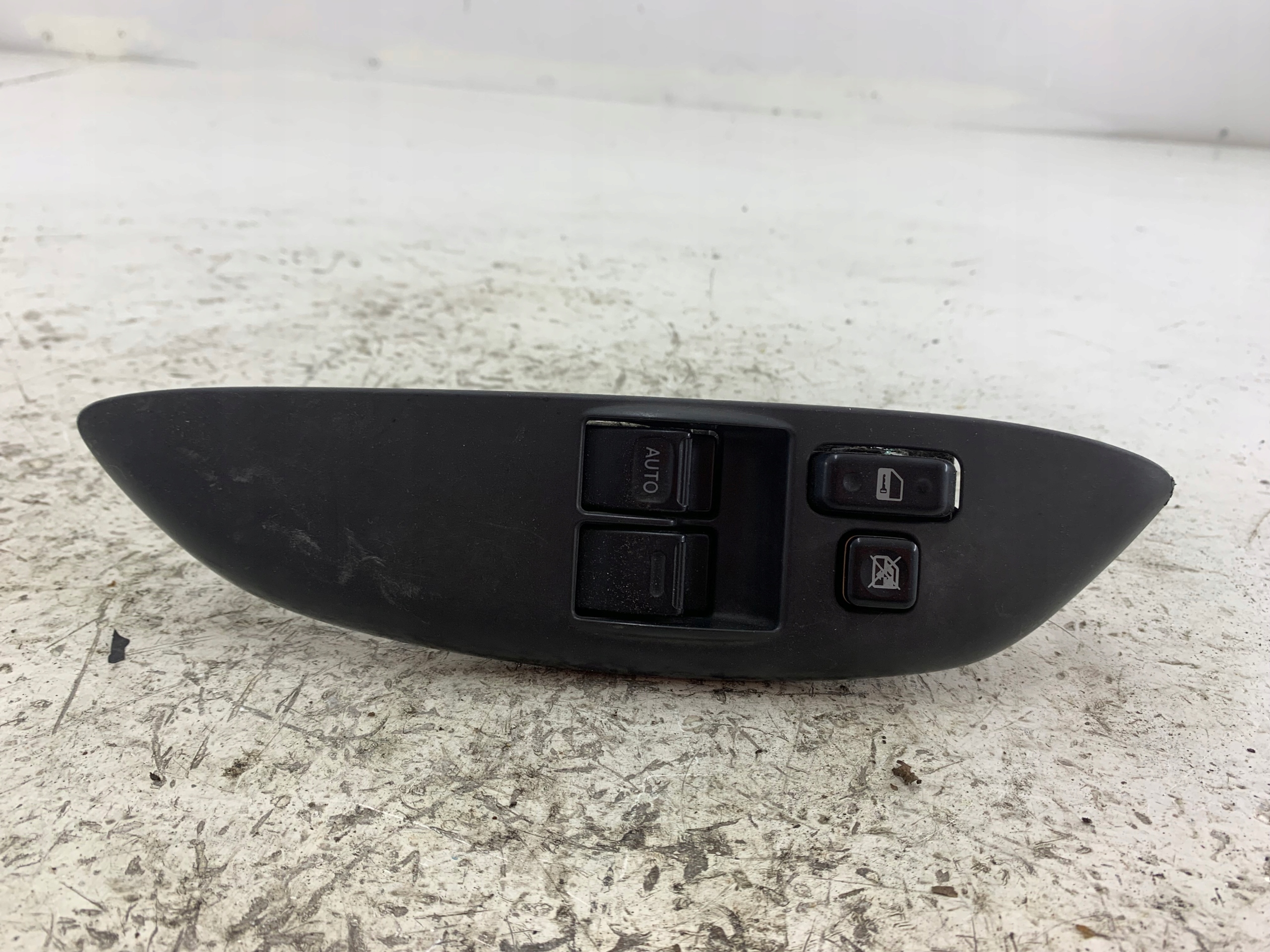 TOYOTA YARIS a PANEL okna levý předek