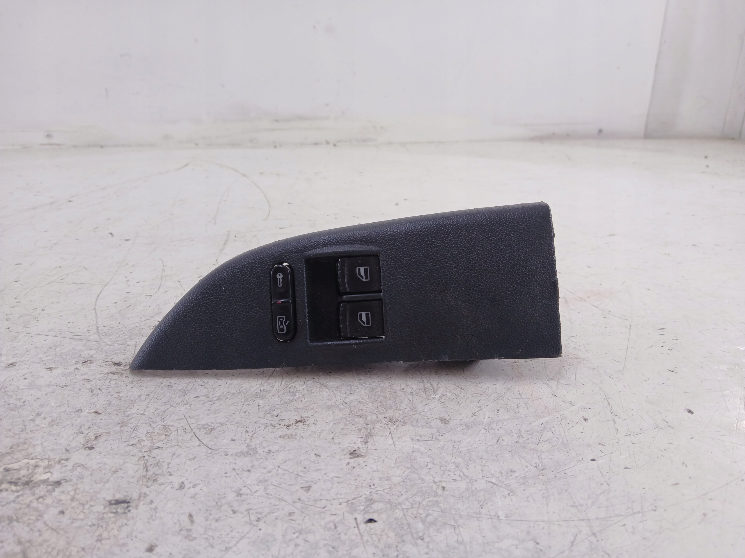 SKODA FABIA a PANEL okna levý předek 1J3959857A