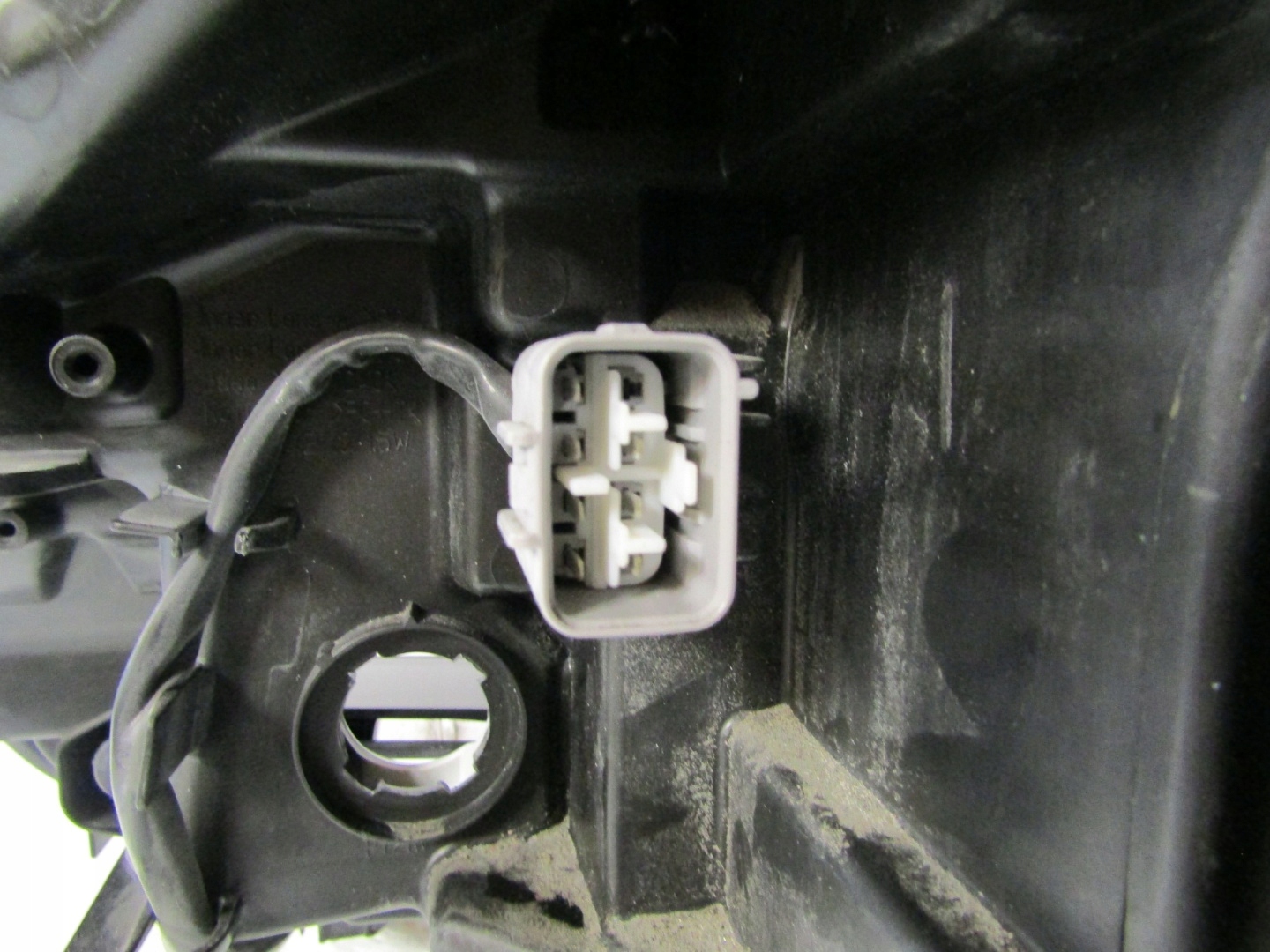 Lampa przód Toyota Yaris 3 III Hybrid ZWYKŁA LED 12-14 RH 0D-93 Typ samochodu Samochody osobowe