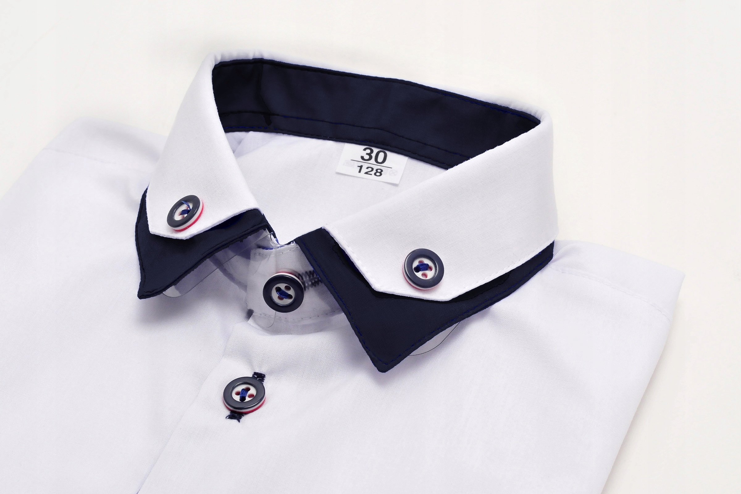 KOSZULA CHŁOPIĘCA BIAŁA Z KRÓTKIM I Z OBSZYCIEM RĘKAWEM ELEGANCKA 140 Marka bez marki