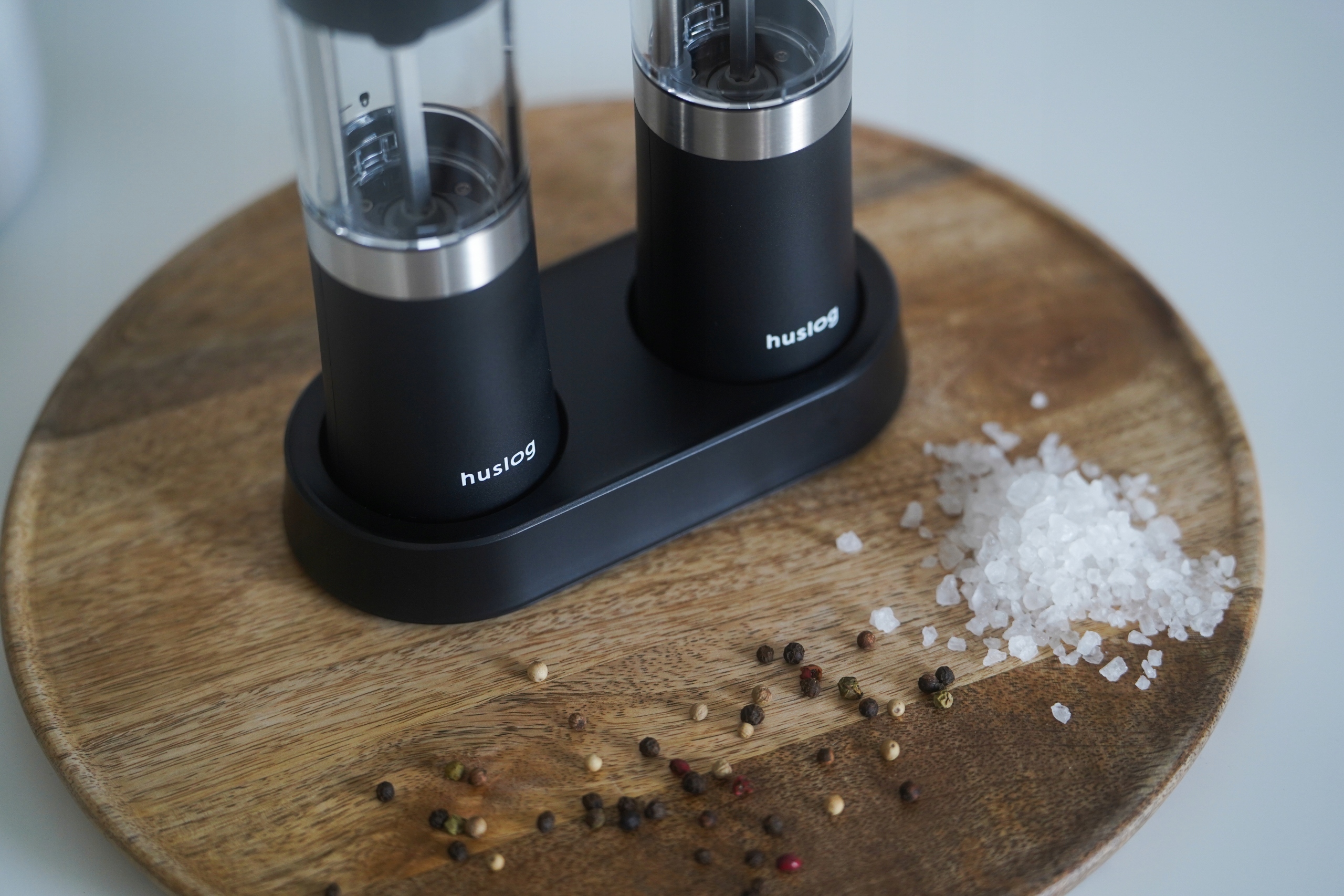 ZESTAW 2x MŁYNEK ELEKTRYCZNY GRAWITACYJNY DO PIEPRZU I SOLI BAZA ŁADUJĄCA Pojemność 100 g