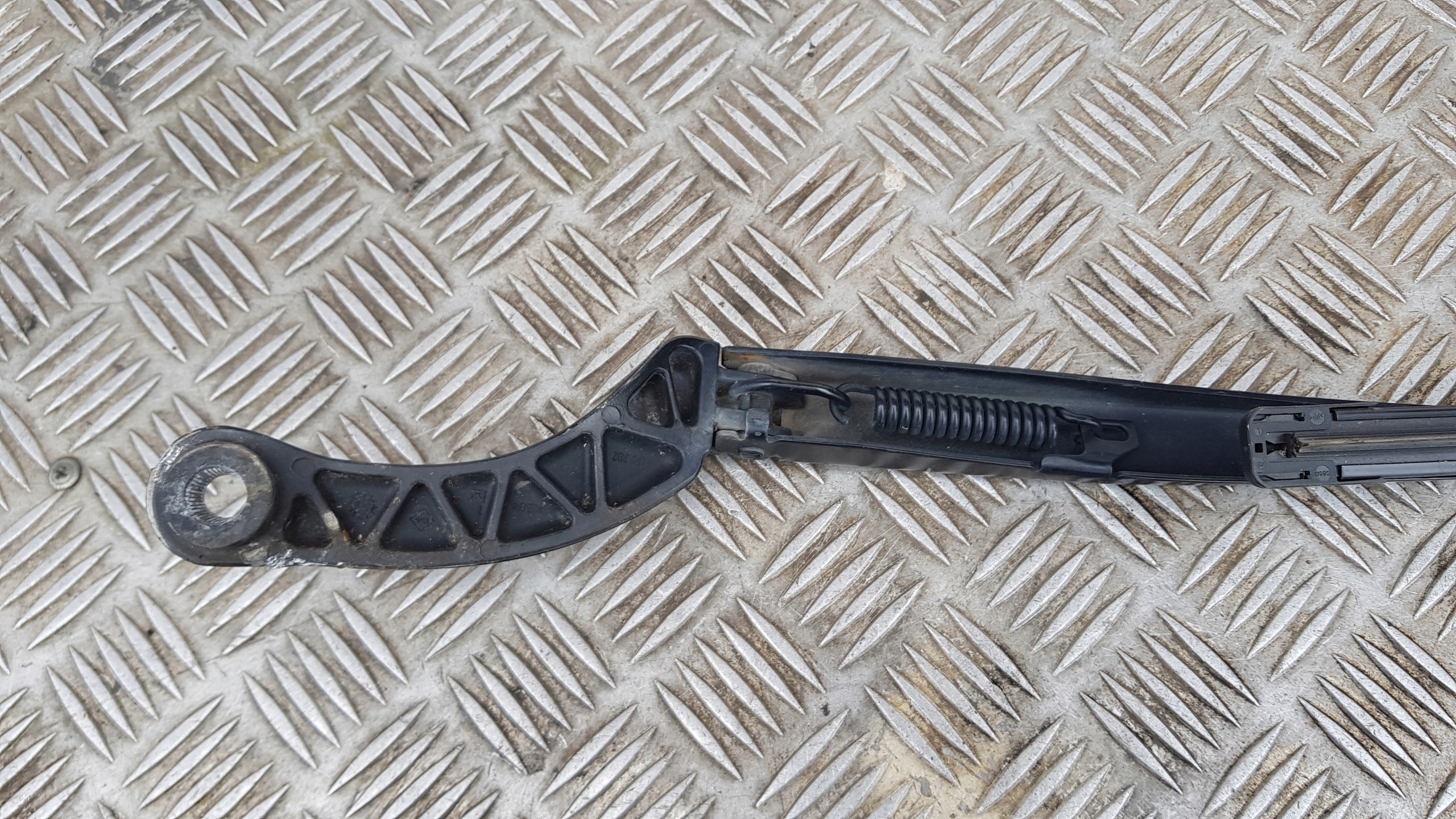 AUDI A4 B6 wiper arm left 8e1955407C