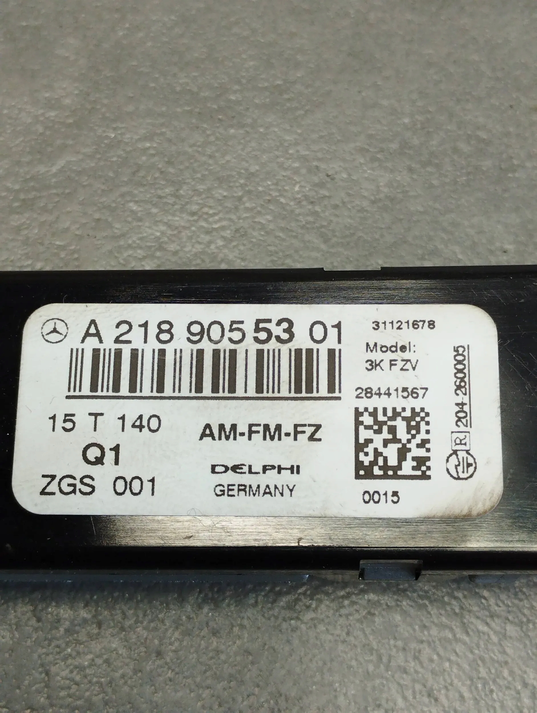 Mercedes-Benz CLS C218 antenna amplifier A2189055301