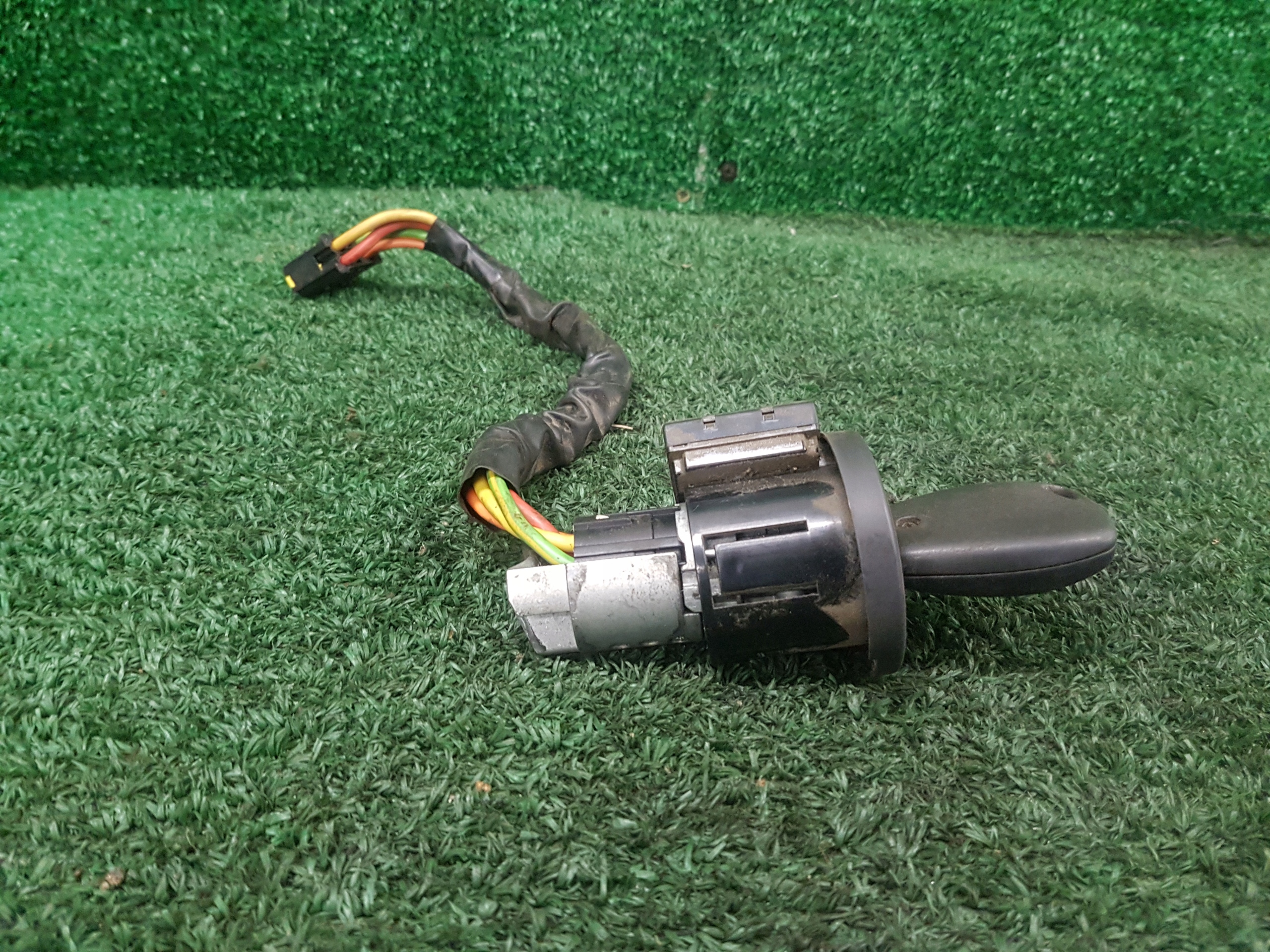 ignition Z KLUCZYKIEM DACIA SANDERO 8200826300B