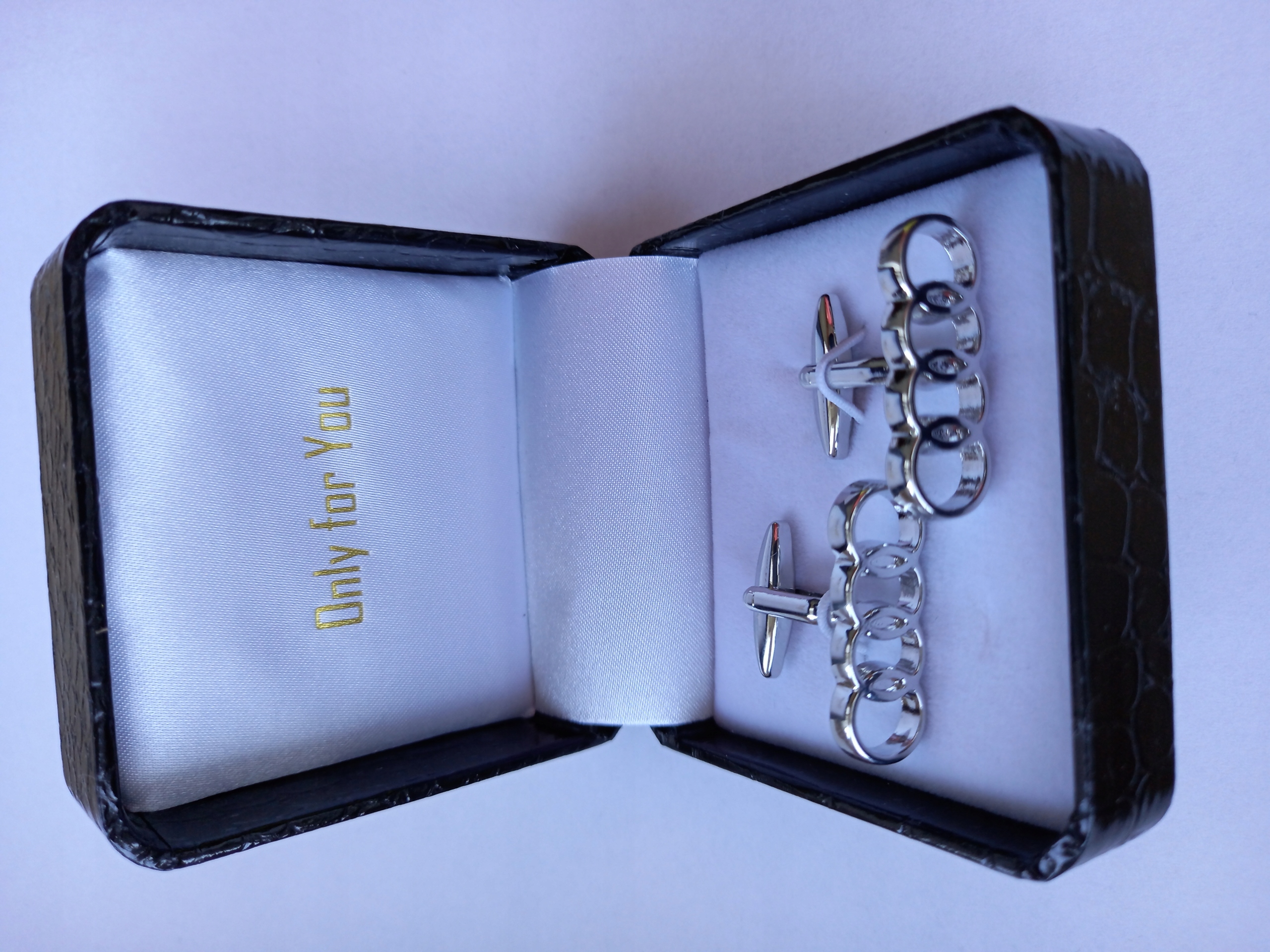 Exkluzivní manžetové knoflíčky na košili, 4 stříbrná kolečka Audi V Pouzdru