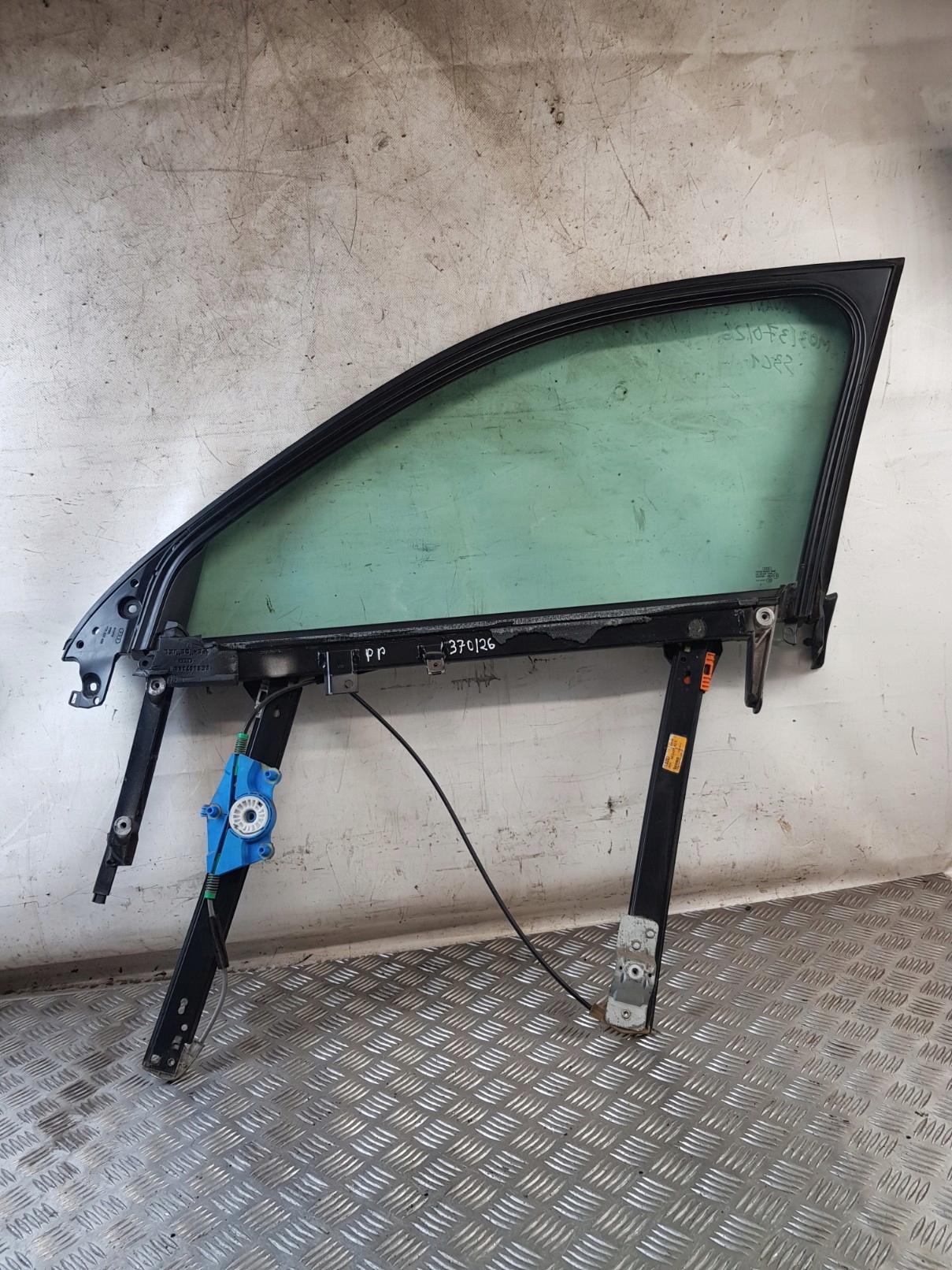frame window + mechanism windows right front 8E0837462C AUDI A4 B6 AVANT