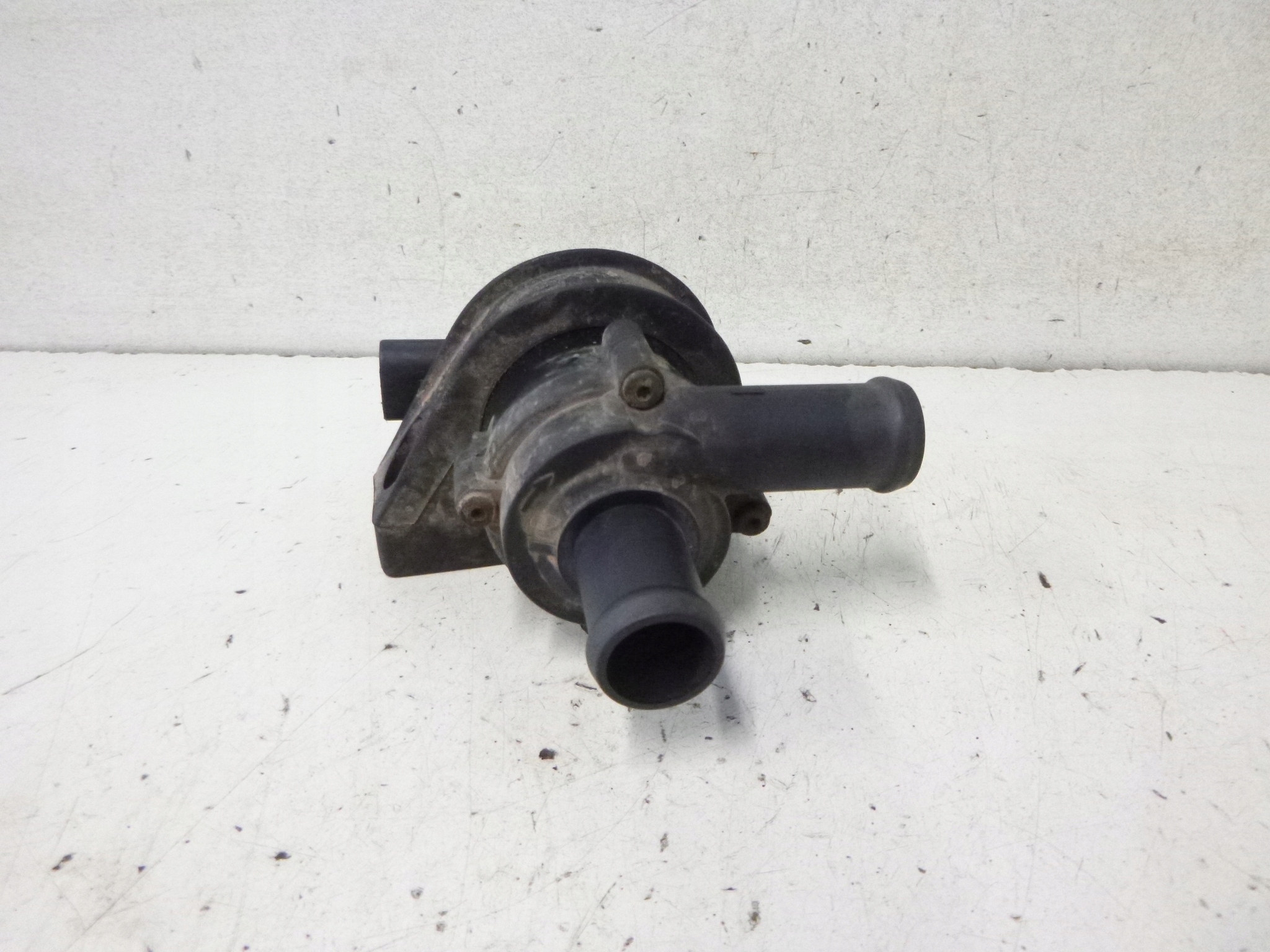 DODATNA PUMPA CIRKULACIJE VODE VW VOLKSWAGEN GOLF 1.4TSI AUDI A3 8P