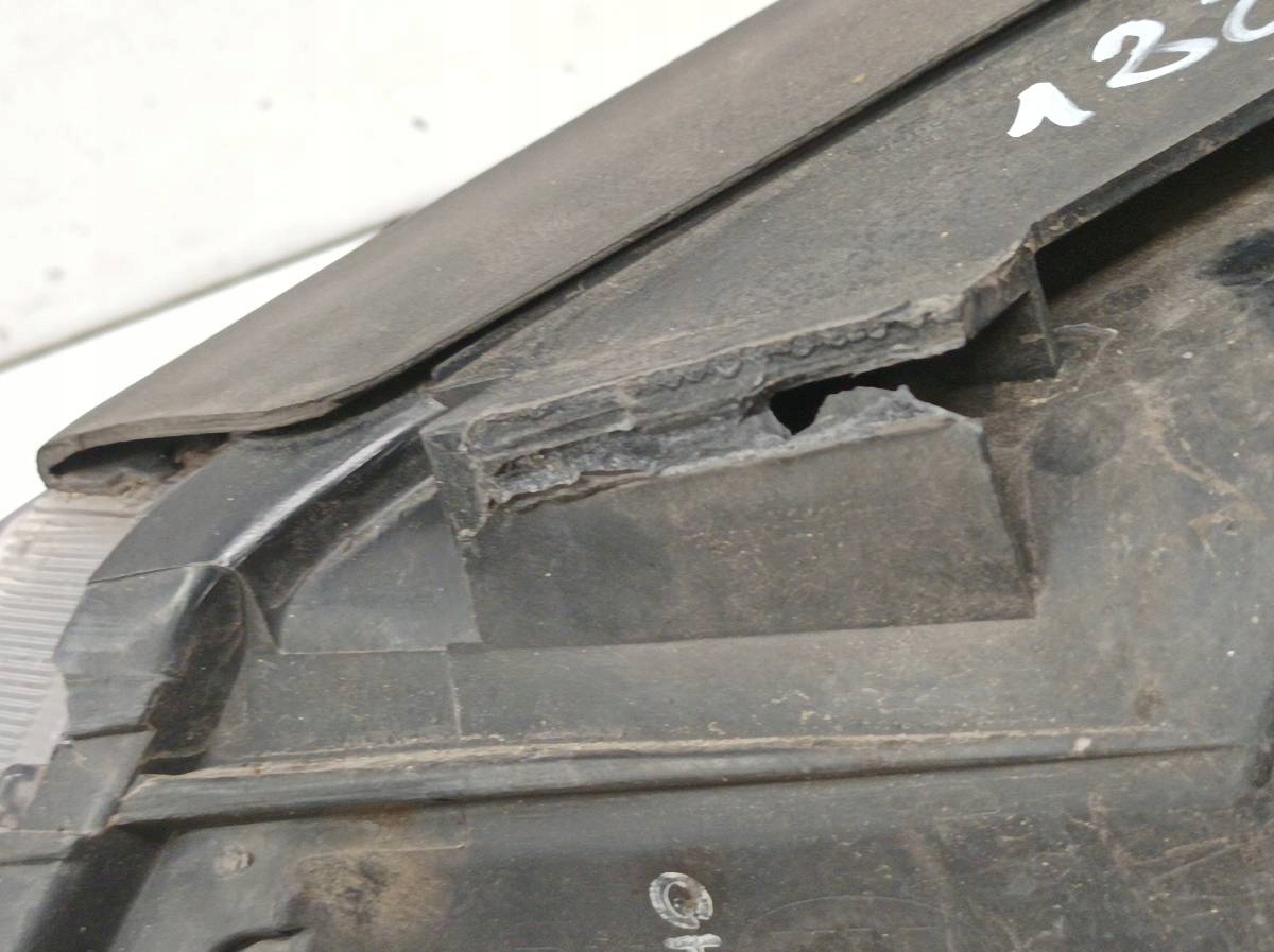light front right EUROPA lens damaged Kia Sportage III (2010-2015)
