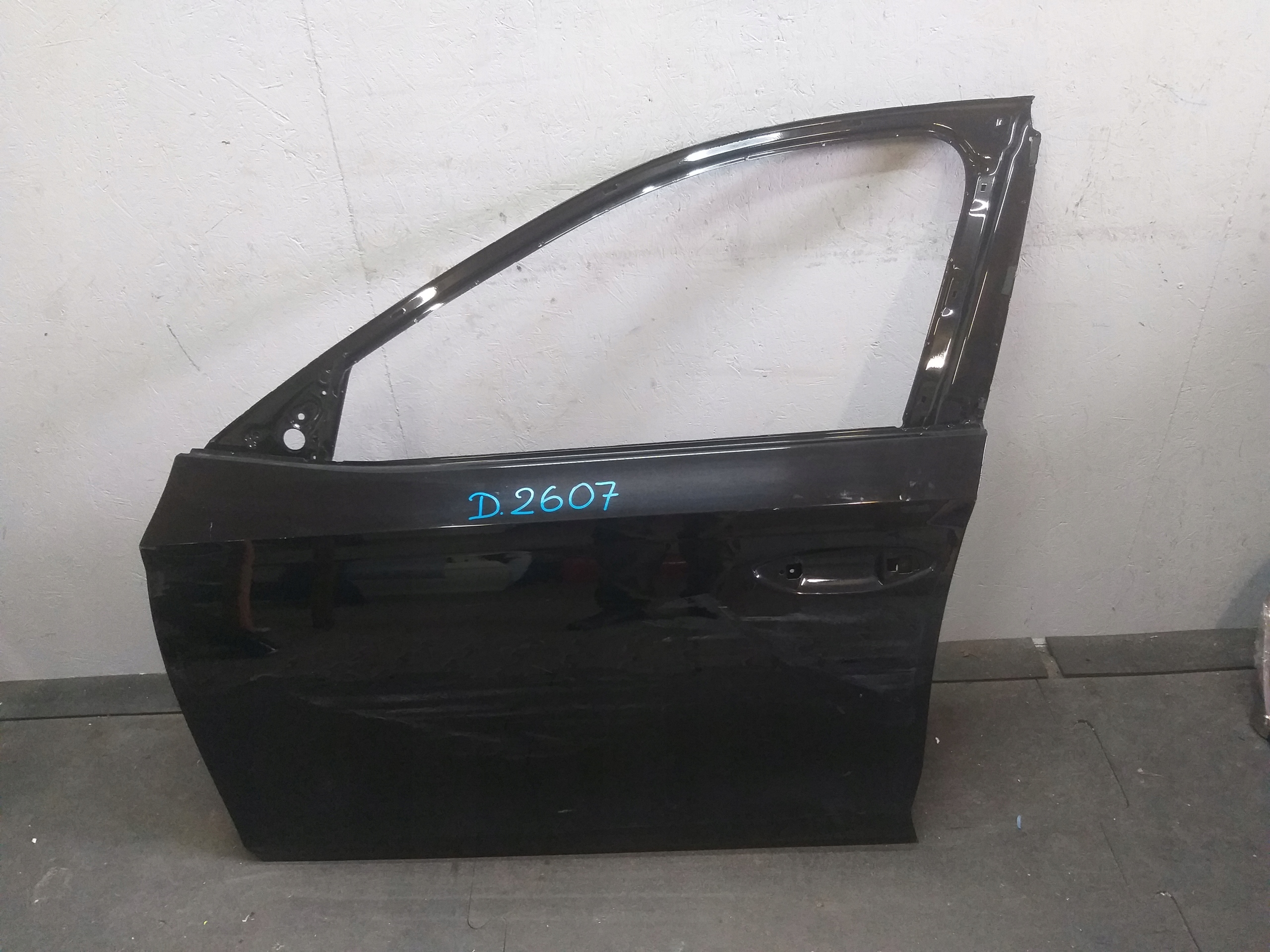 DOOR FRONT LEFT SKODA OCTAVIA IV 4