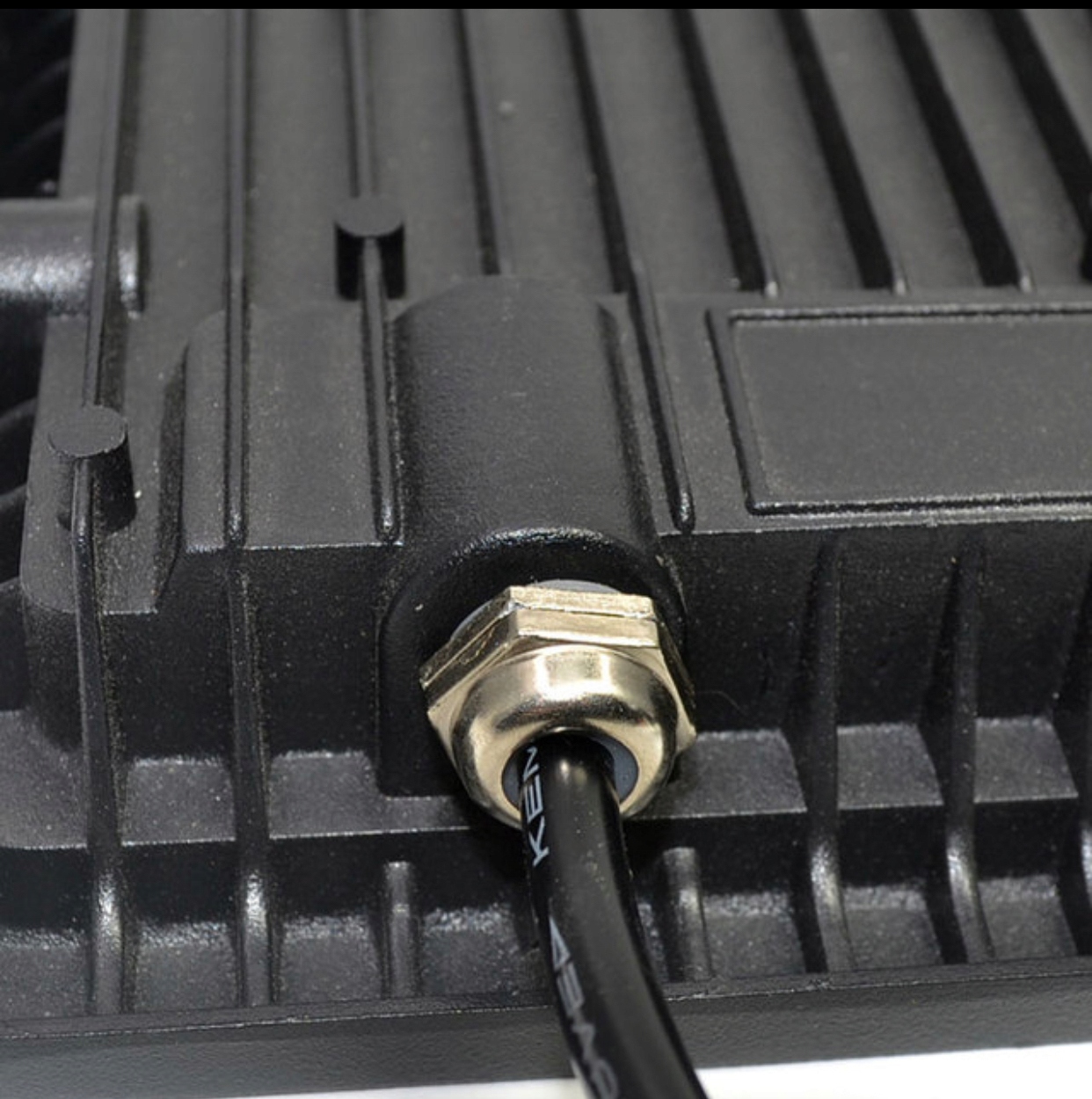 HALOGEN NAŚWIETLACZ LED 30W SLIM ZEWNĘTRZNY LAMPA GARAŻ Marka inna