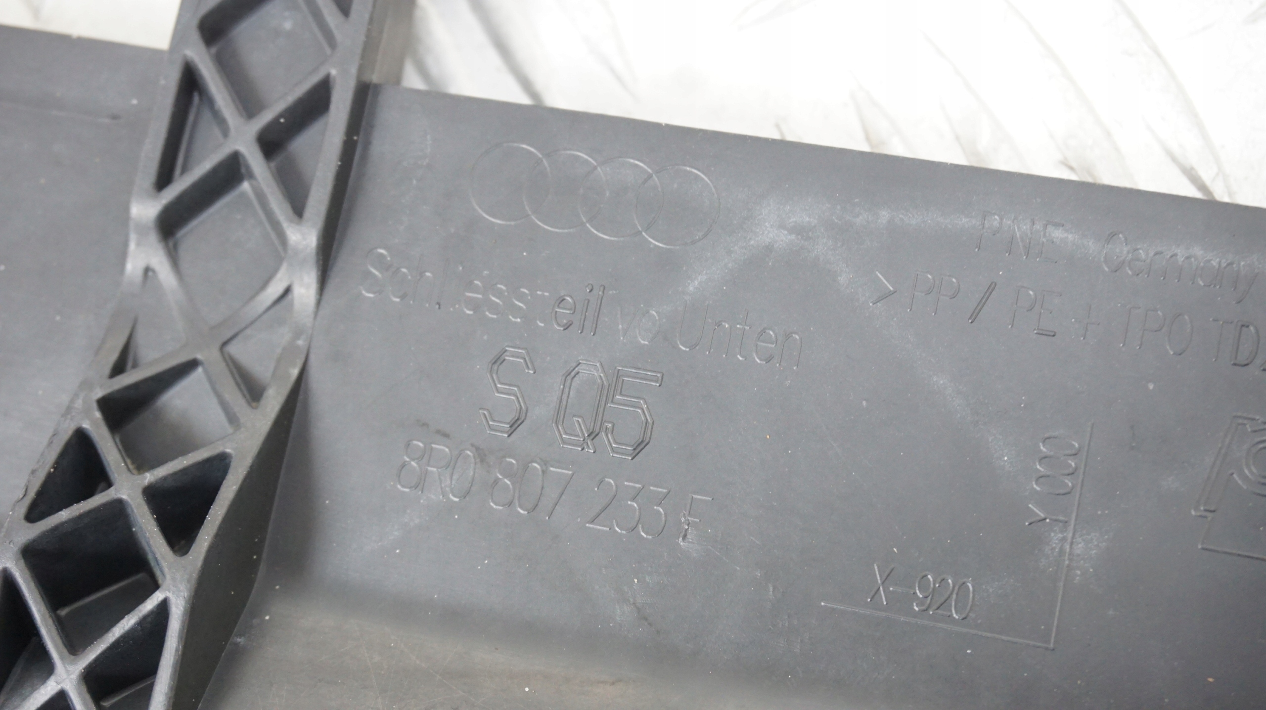 AUDI A3 8P OSŁONA POD ZDERZAK PRZÓD 8P0807233F Numer katalogowy części 8P0807233F