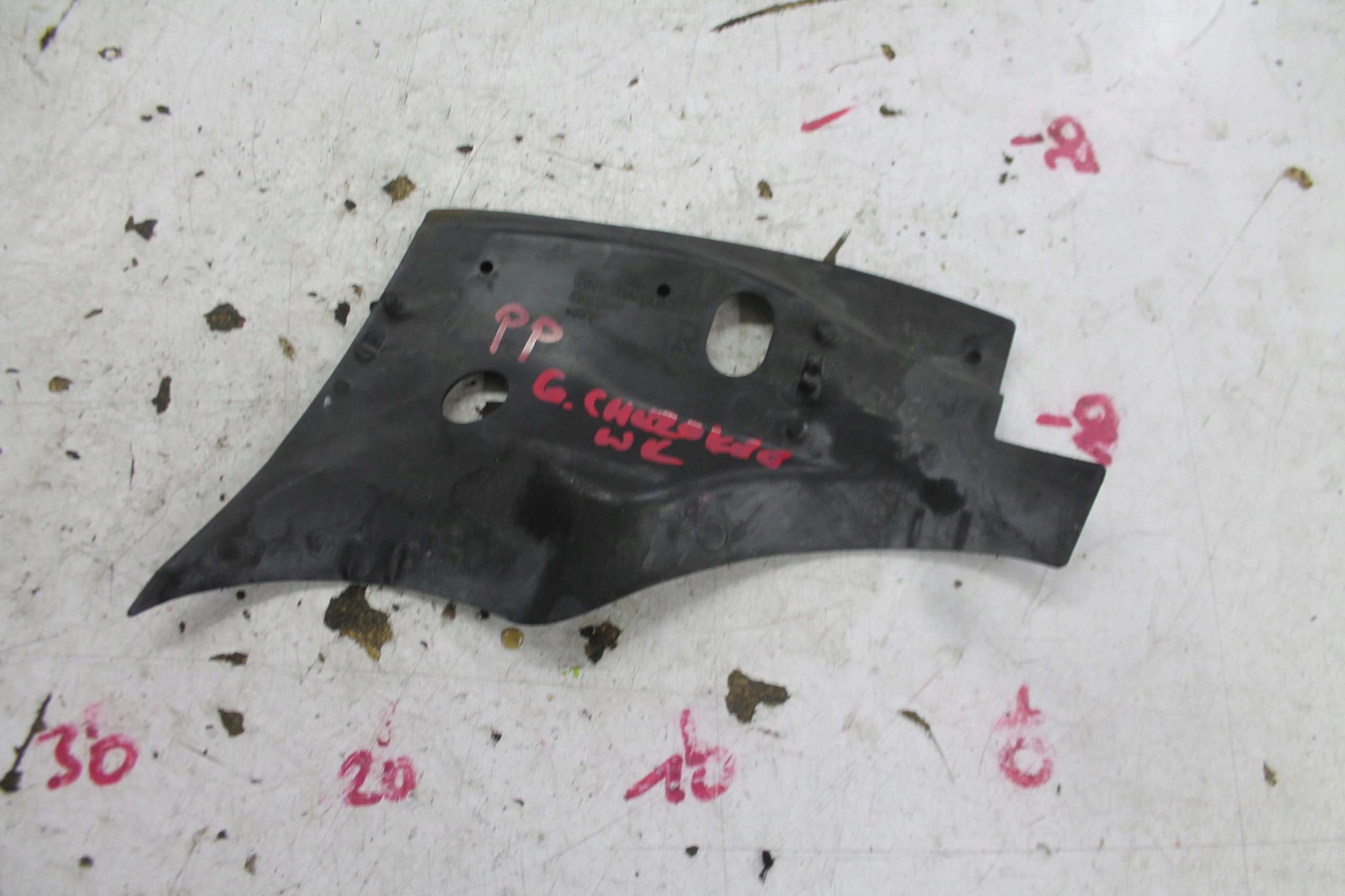 mudguard flap right front JEEP GRAND CHEROKEE III WK 04-10