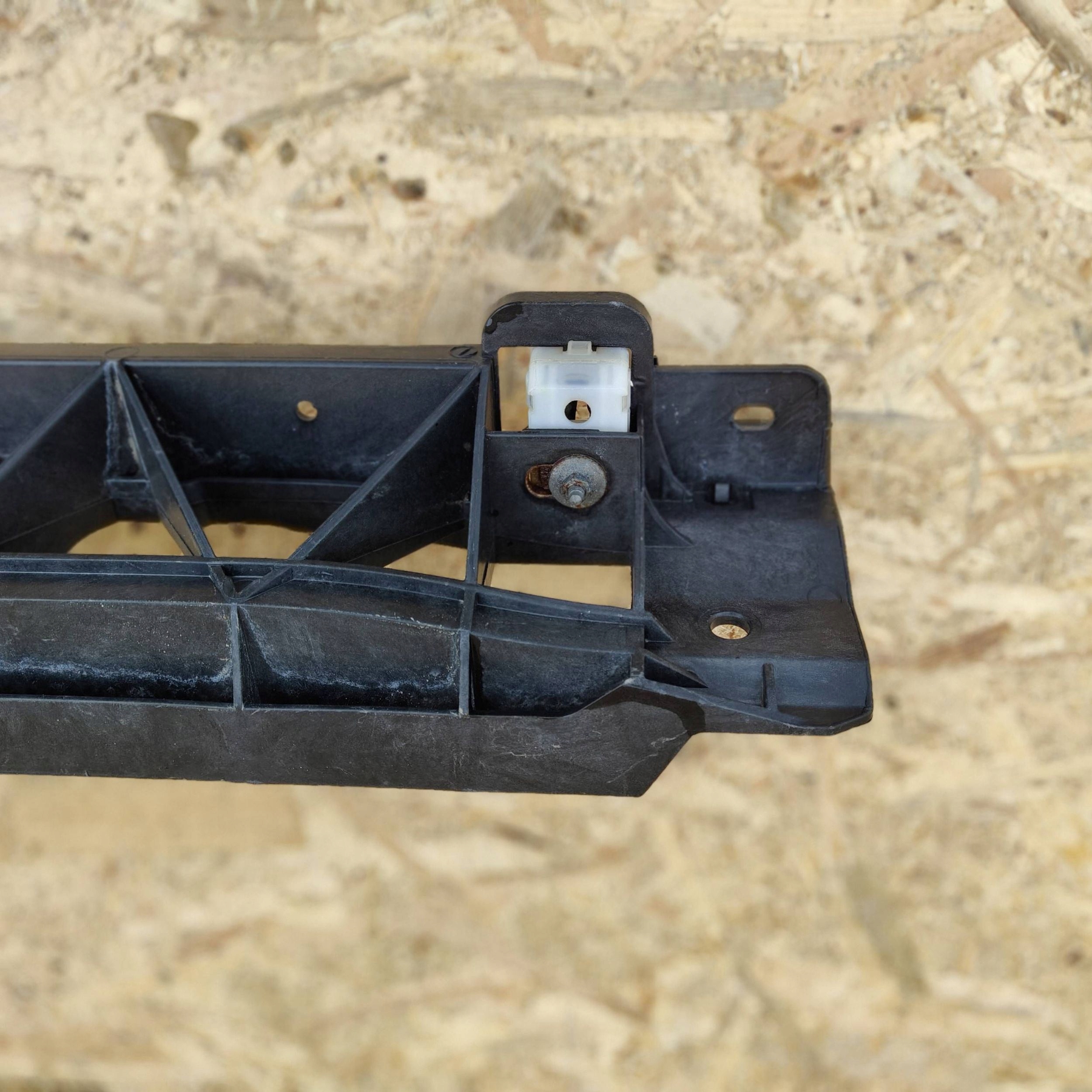 pillar upper front Peugeot 5008 9824055880