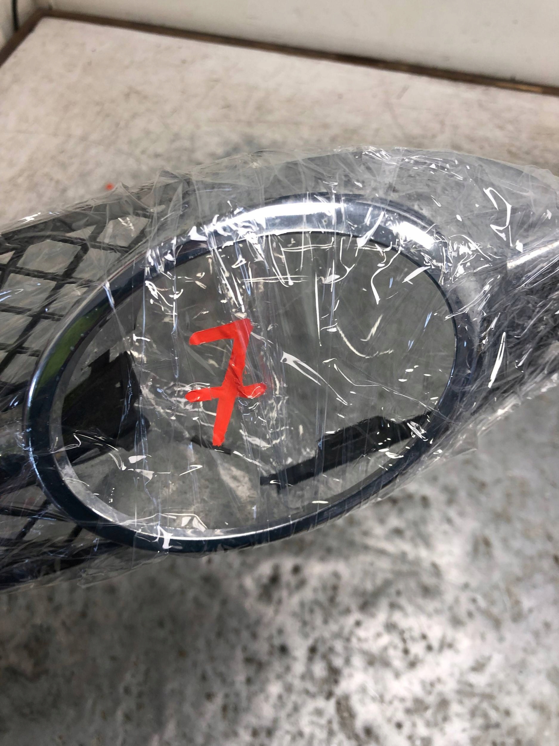 mřížka mlhovky pravý předek VW PHAETON 3D0853666E 3D0807682A