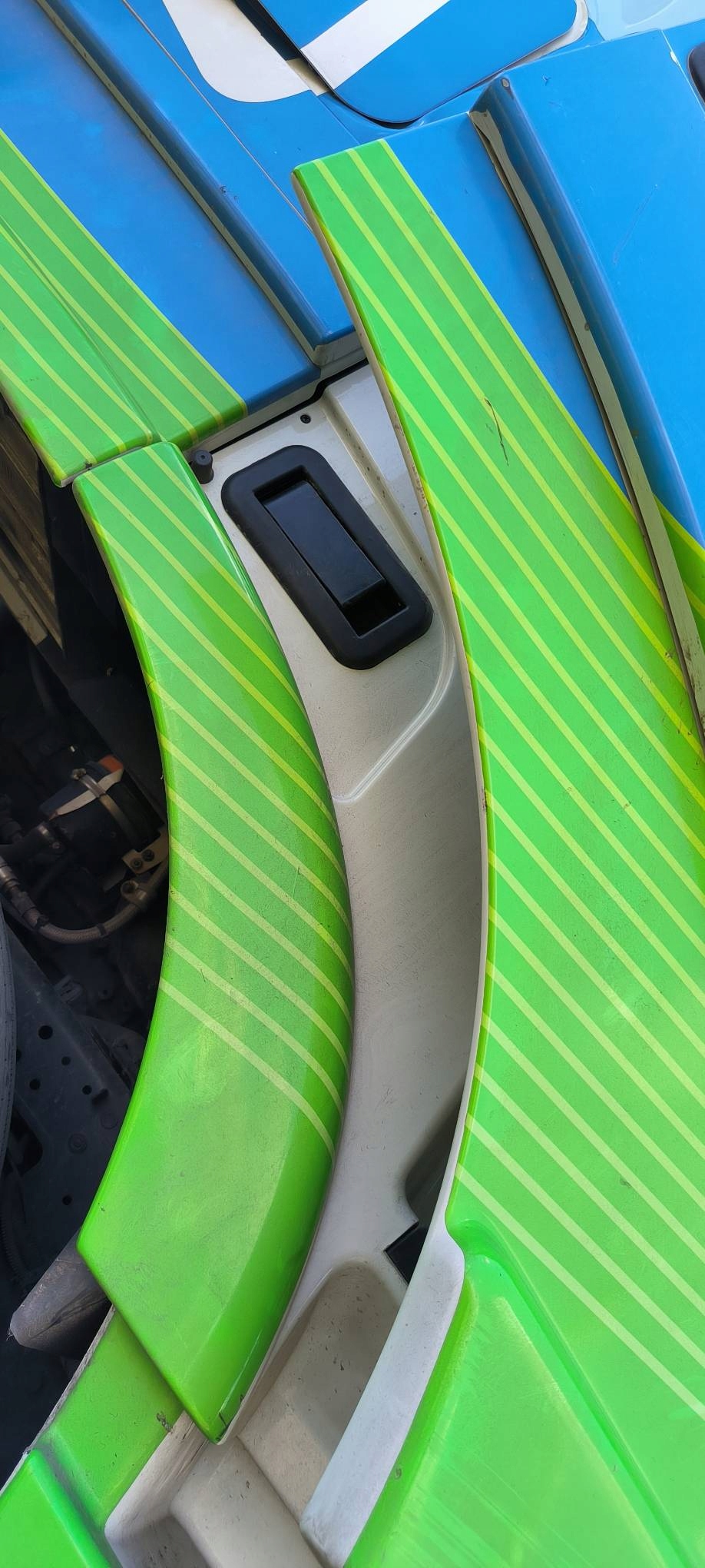 moulding door lower right IVECO STRALIS AS440ST/P LNG