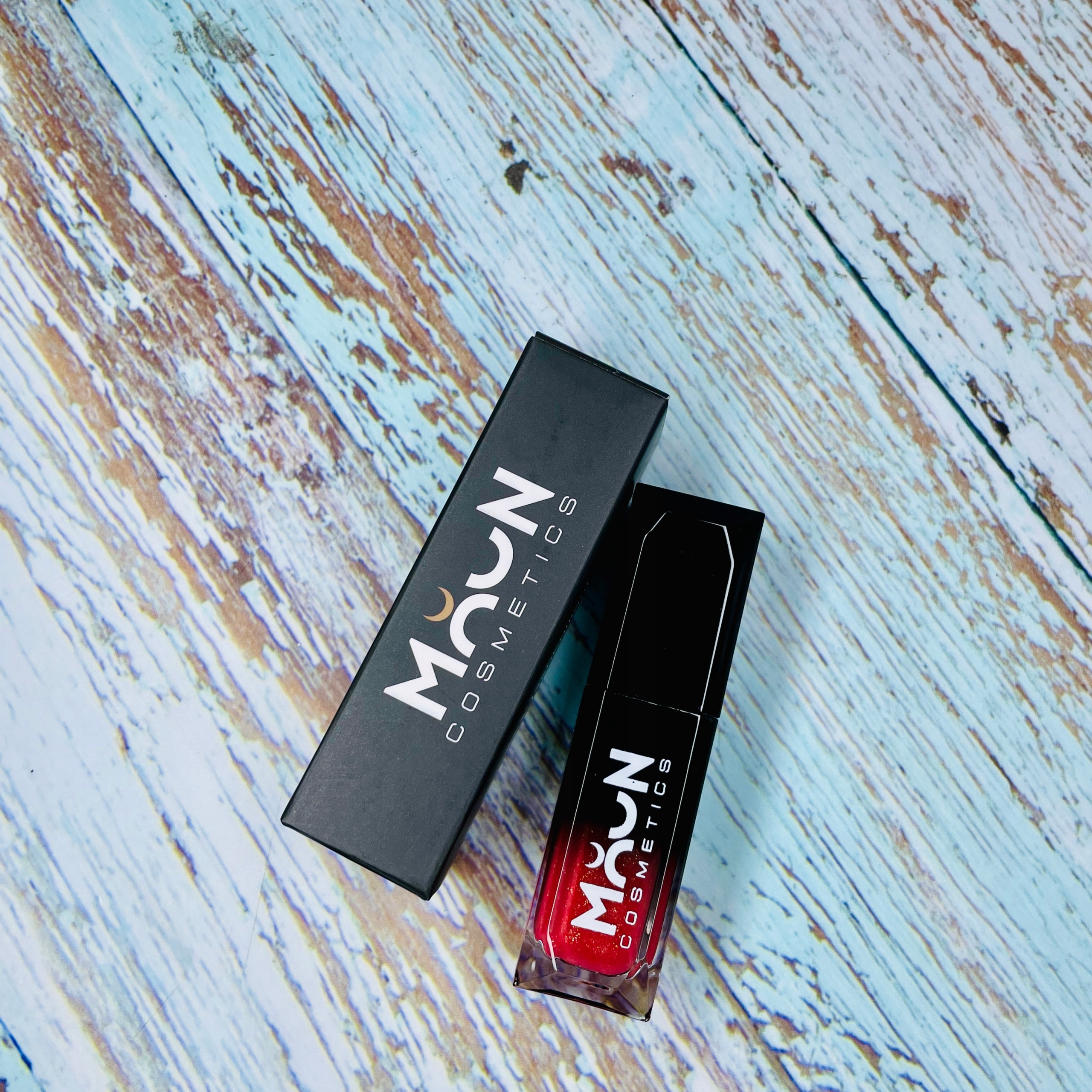 Błyszczyk do ust MOON LIPS- kolor PEACH Marka inna marka