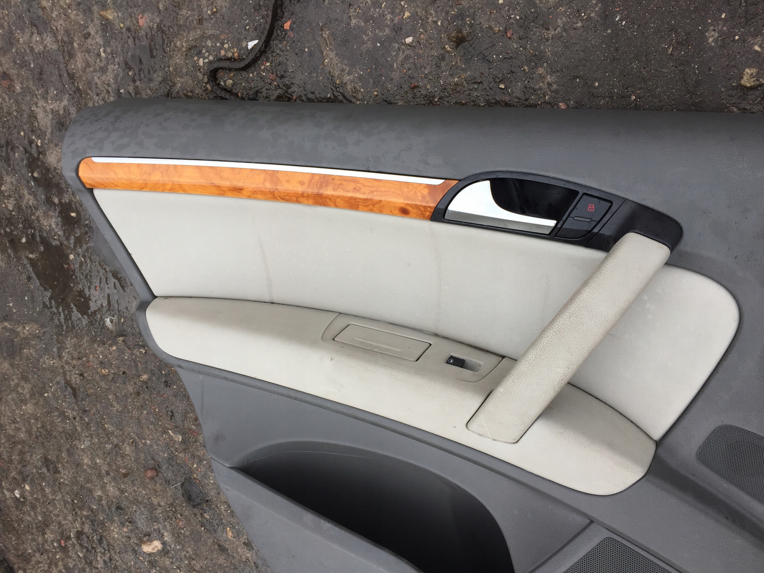 AUDI Q7 4L side door upholstery left rear part BOSE
