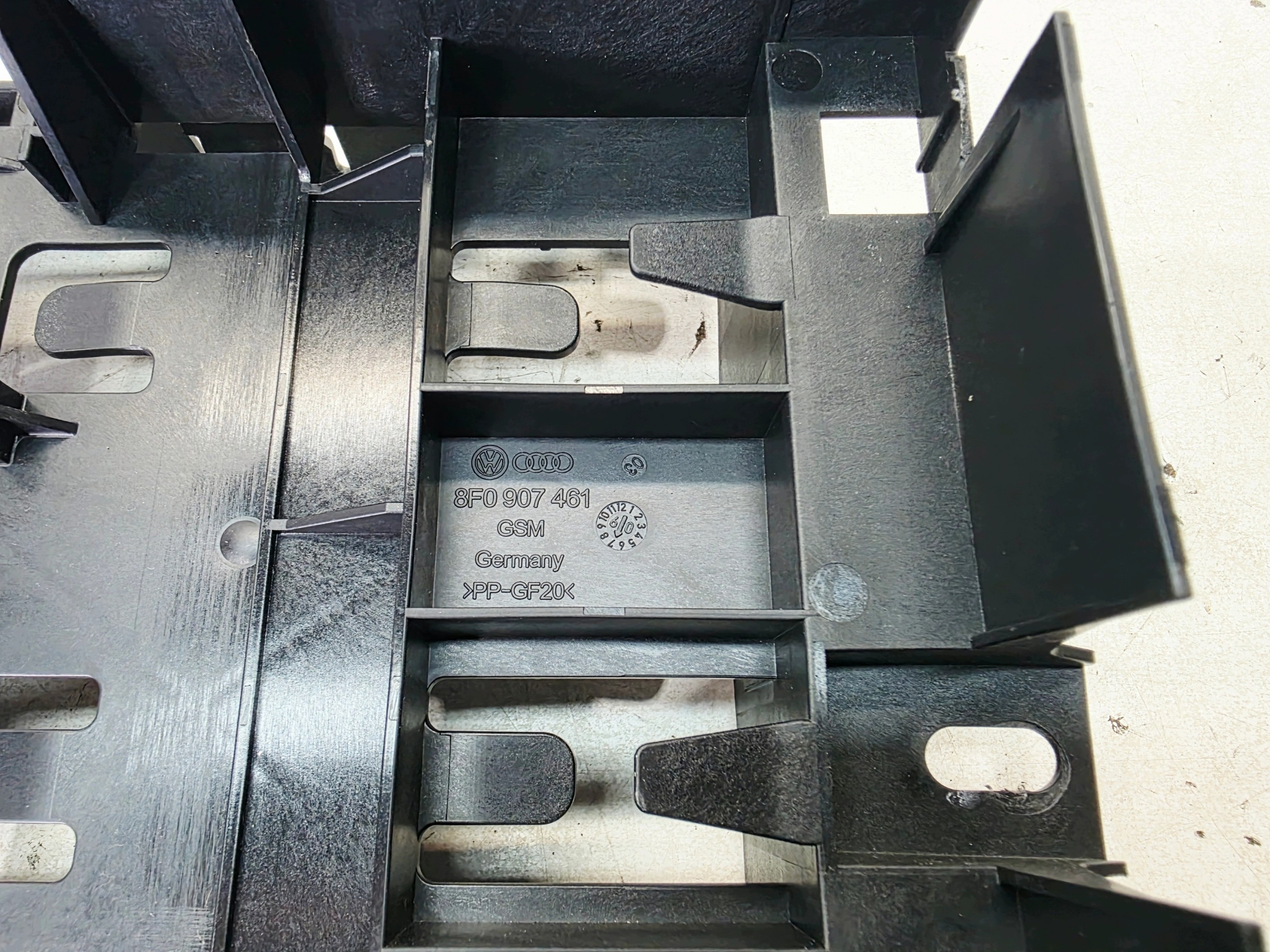 bracket holder STEROWNIKA AUDI A5 8F CABRIO 8F0907461