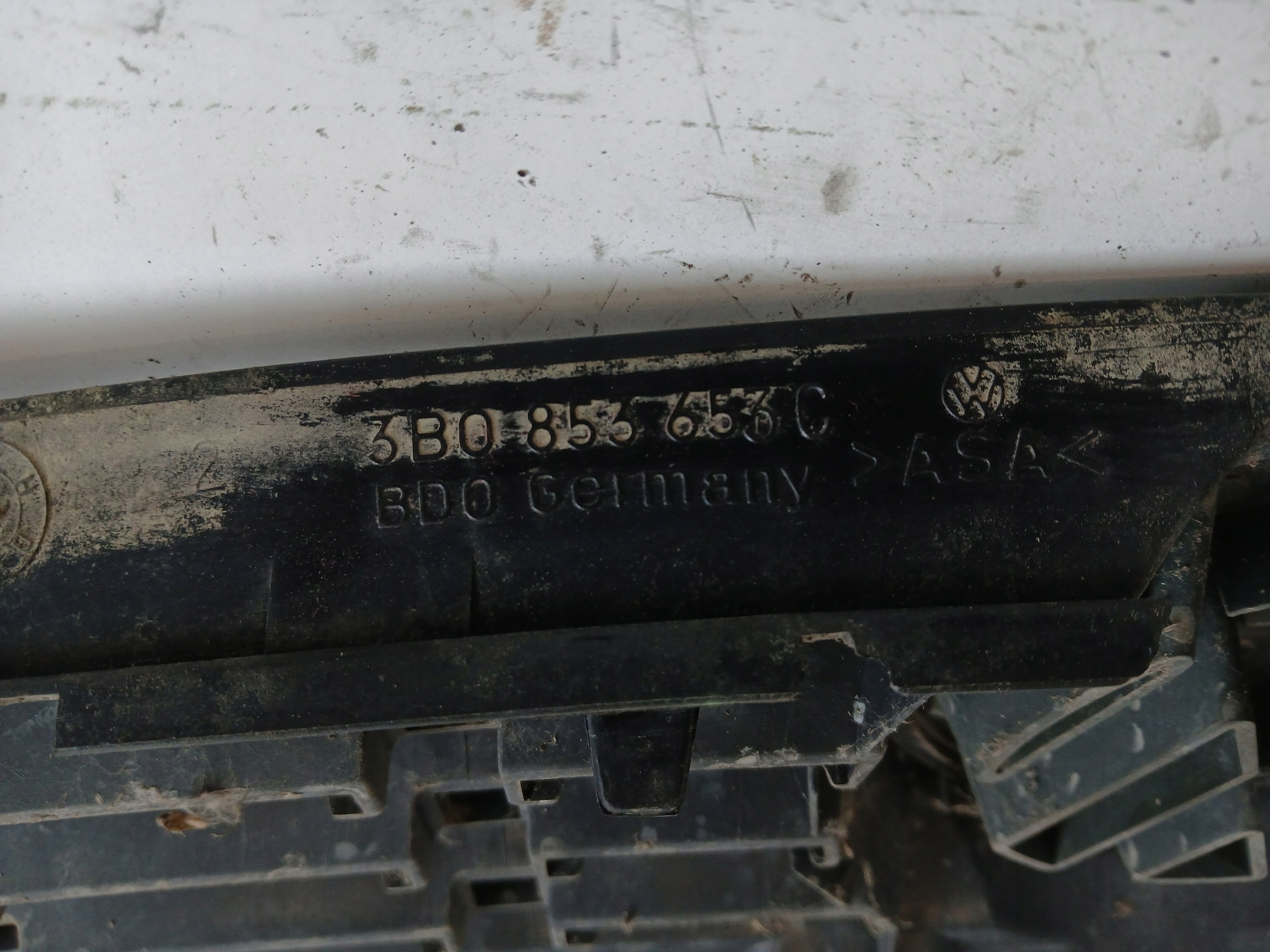 VW PASSAT B5 grill grille radiator pre facelift 3B0853653C