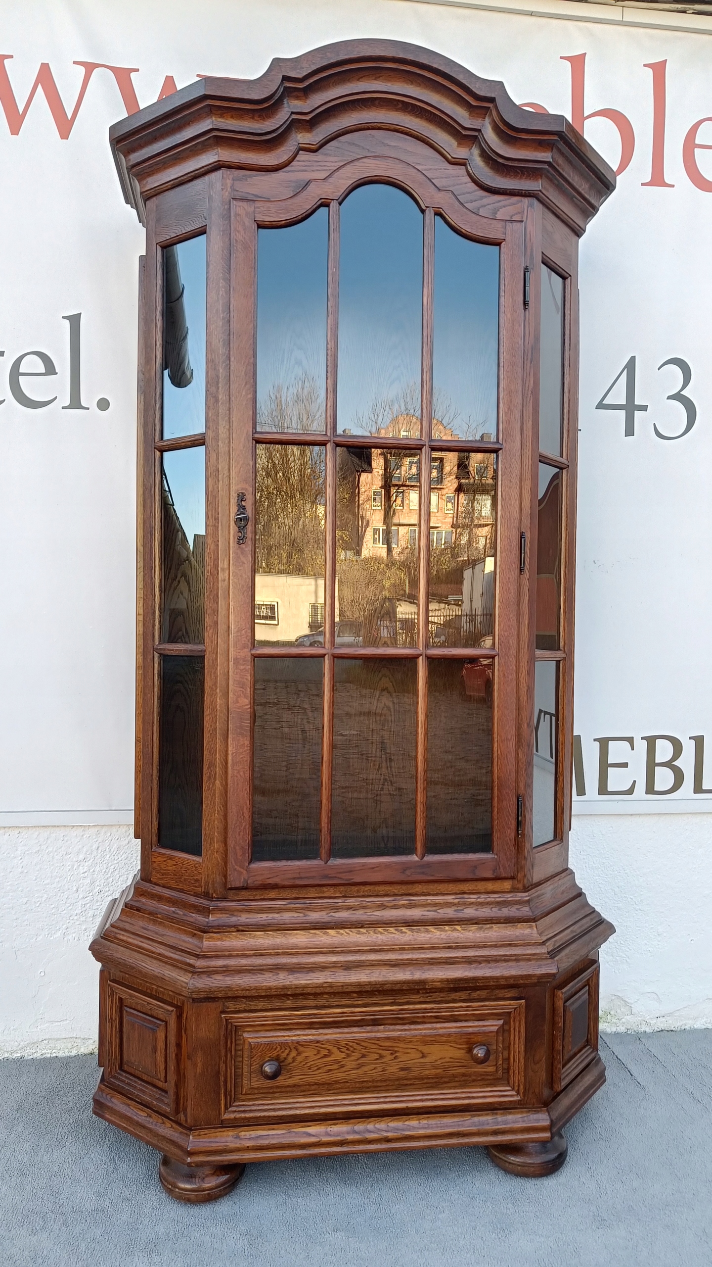 SERWANTKA W CAŁOŚCI PRZESZKLONA , DREWNO DĘBOWE . STAN IDEALNY ! PROMOCJA !