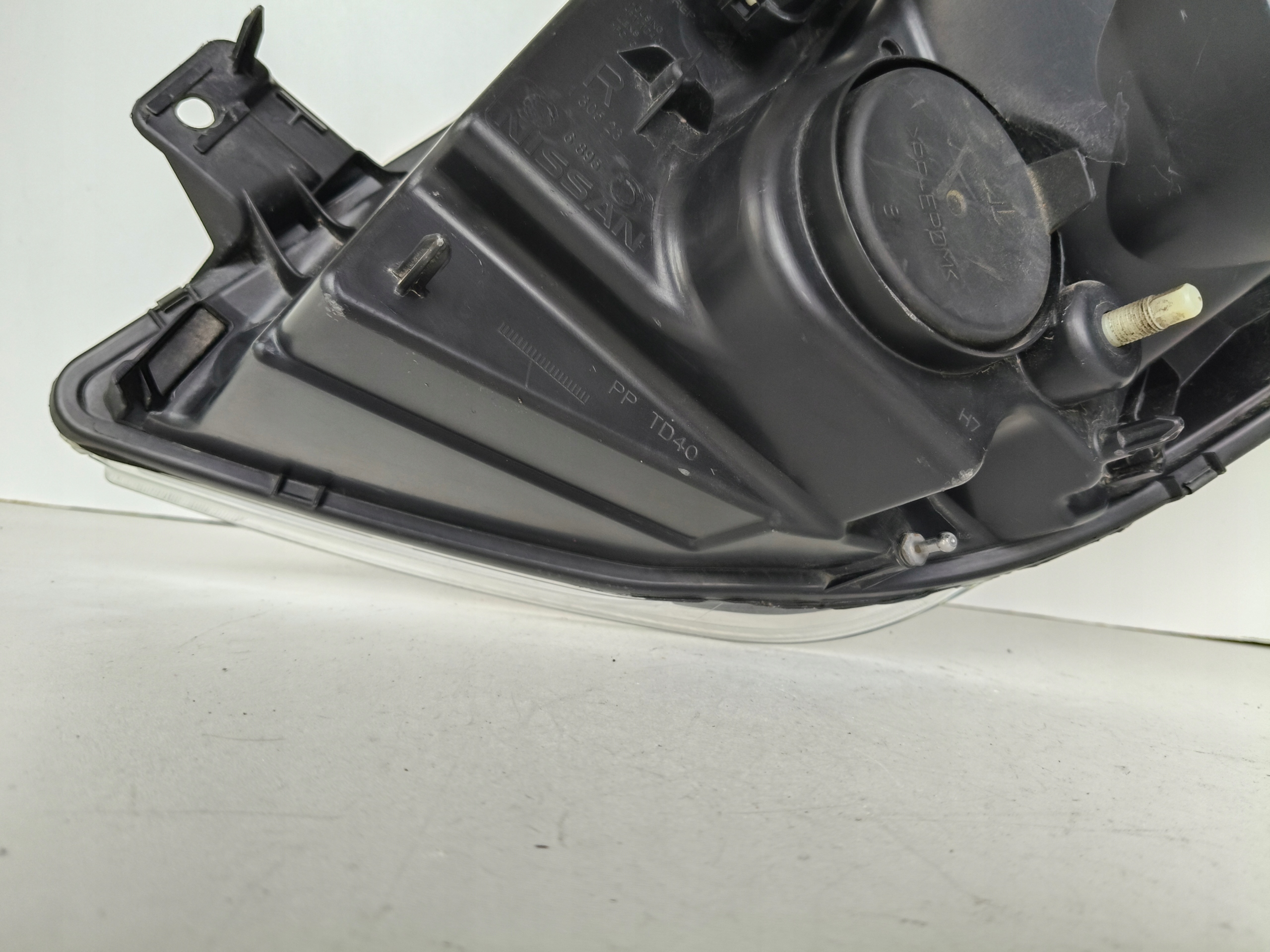 light right REFLEKTOR NISSAN NV400 11