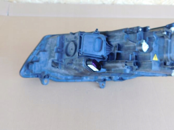 VW TOUAREG XENON reflektor right