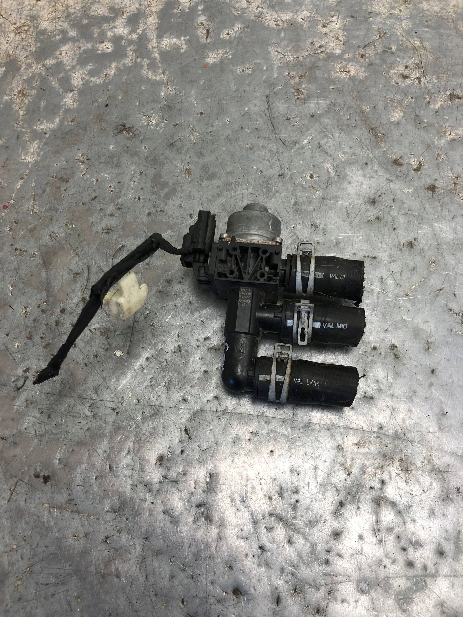 ventil ROZDZIELACZ vode FORD KUGA MK3 LU5A-8C505-AA
