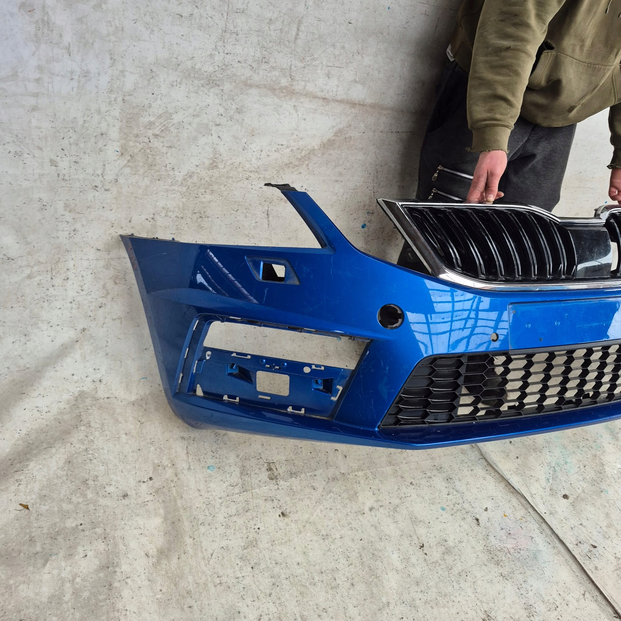 SKODA OCTAVIA III RS LIFT 17- bumper front front grill SPR 4XPDC