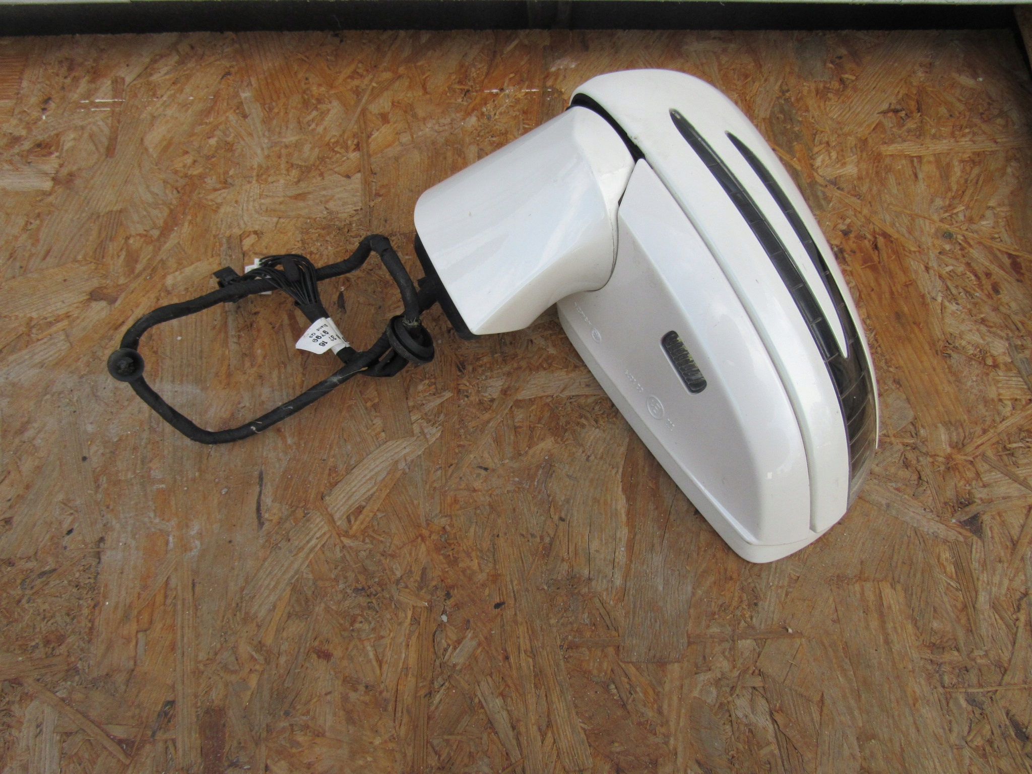 MERCEDES SL W231 R231 LUSTERKO LEWE 20 PIN Strona zabudowy lewa