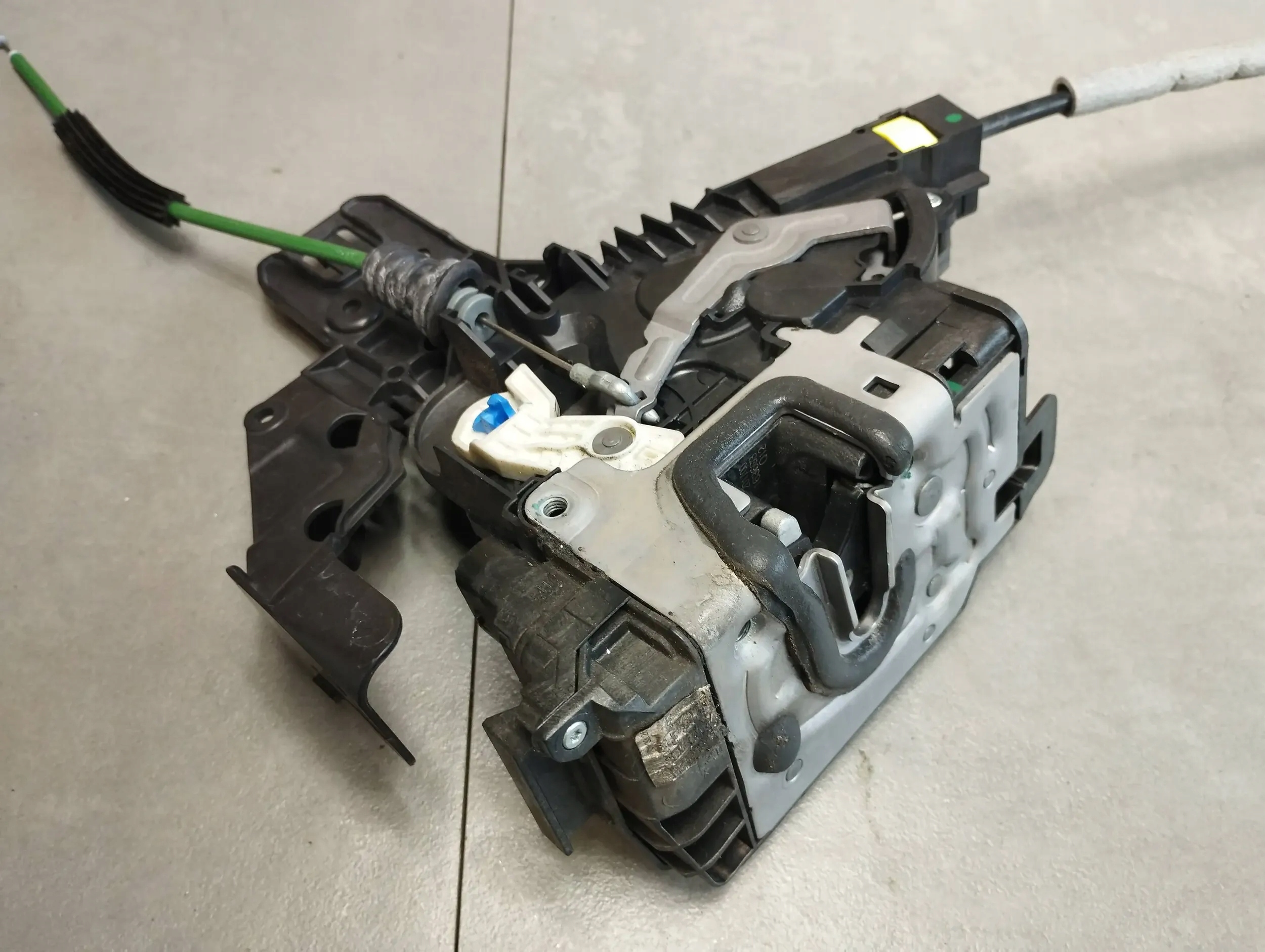 Mercedes-Benz GLC X253 lock left front anglik A2220063999