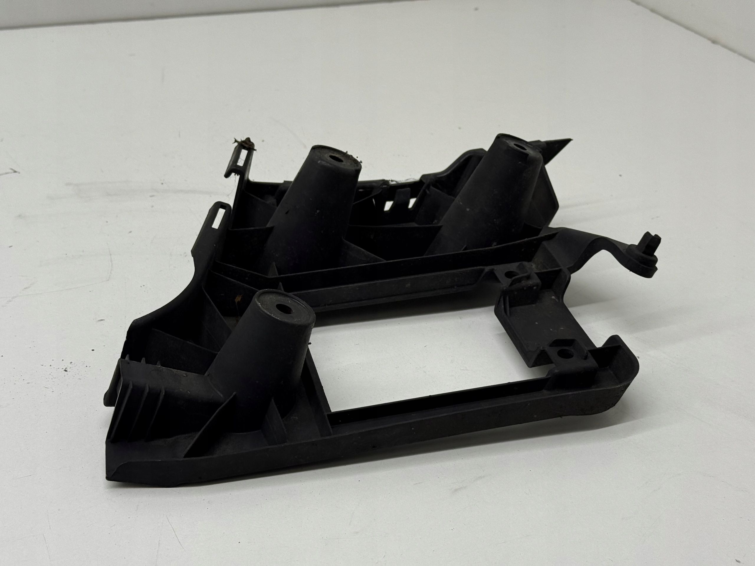 AUDI A6 C7 Berline Support Support plaque Pare choc Gauche Arrière Original