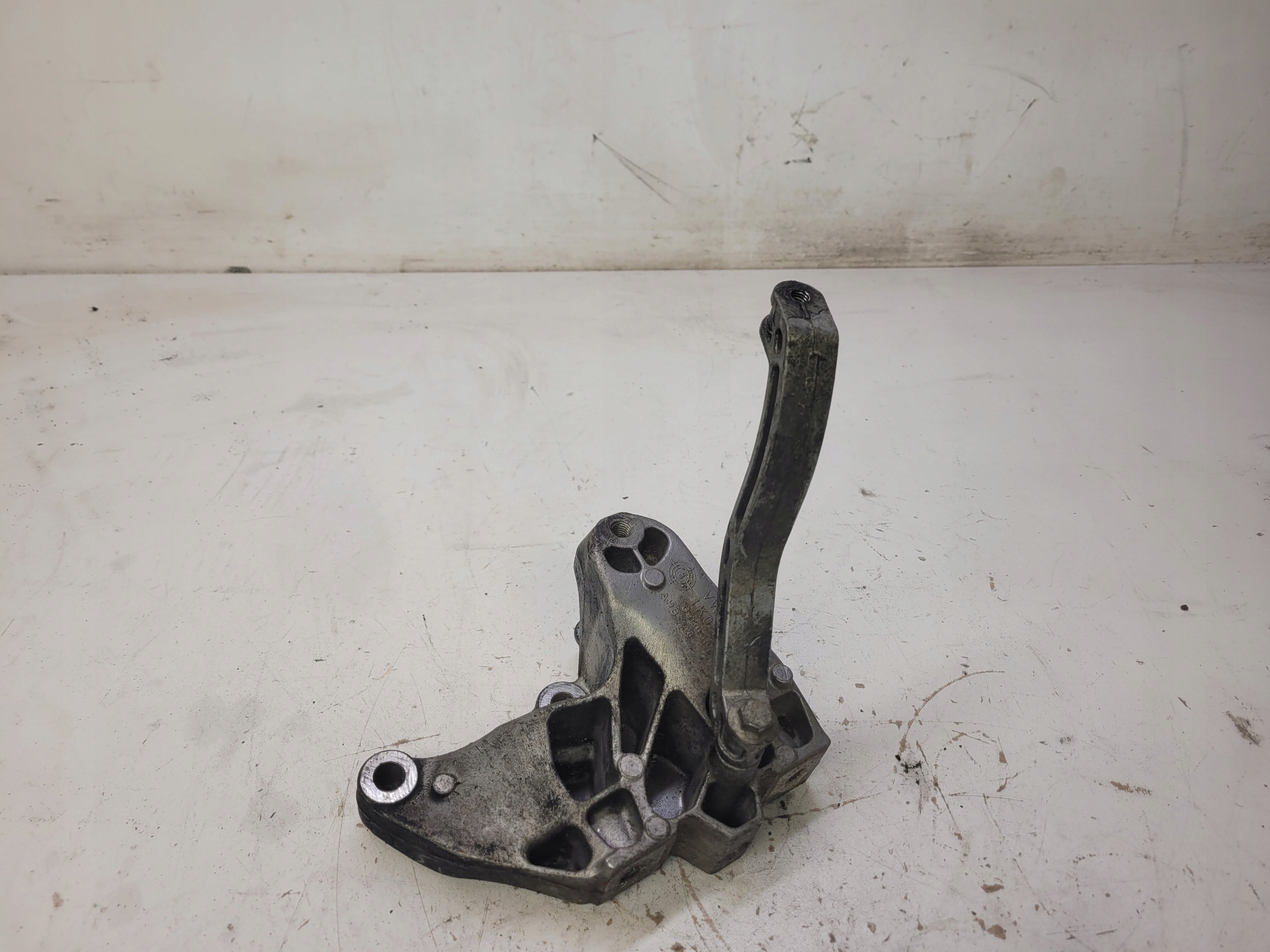 Getriebehalter getriebe AUDI VW SKODA 1K0199117AP