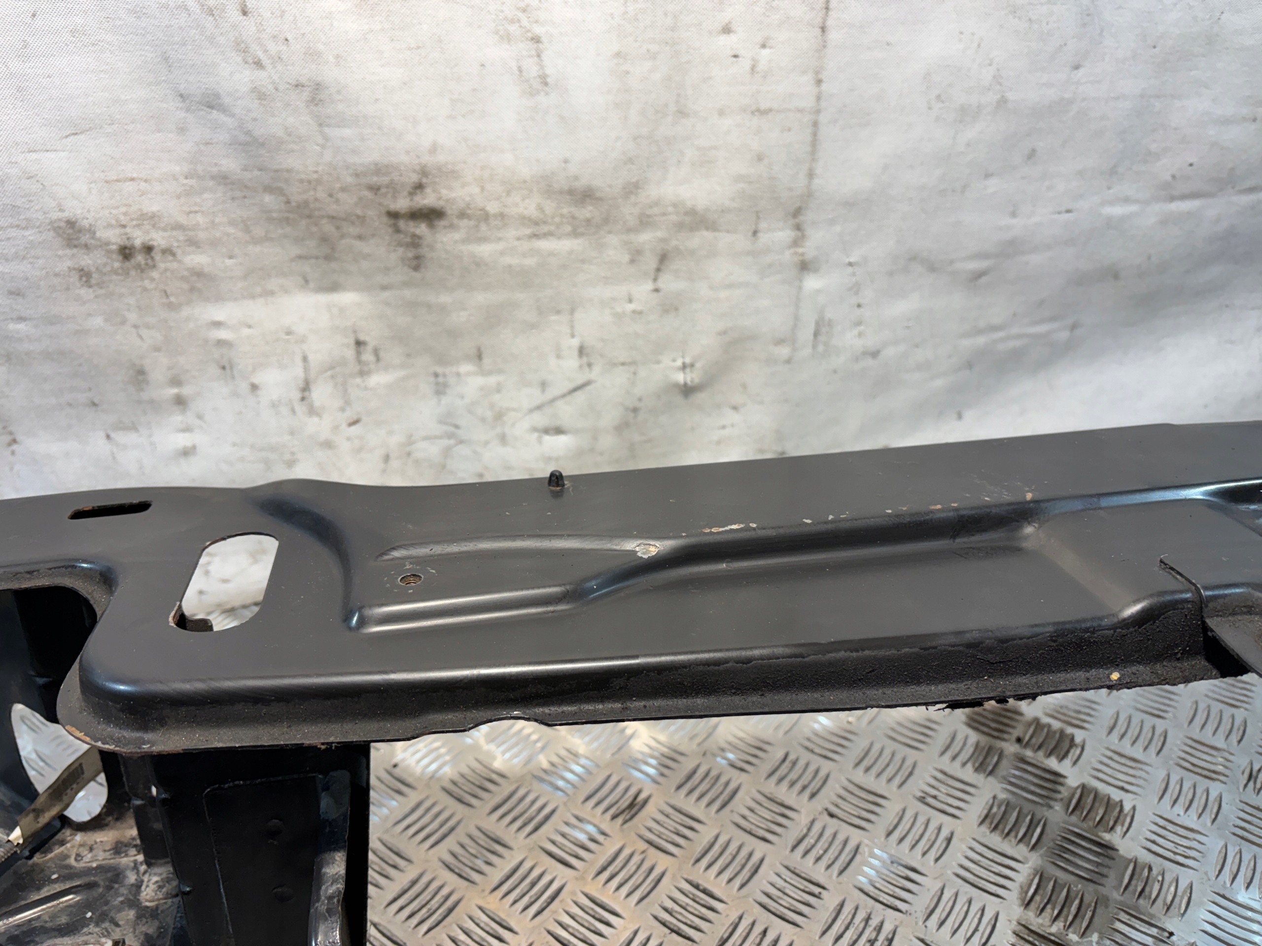 support panel for radiators pillar Volvo XC90 and 1 2,4D