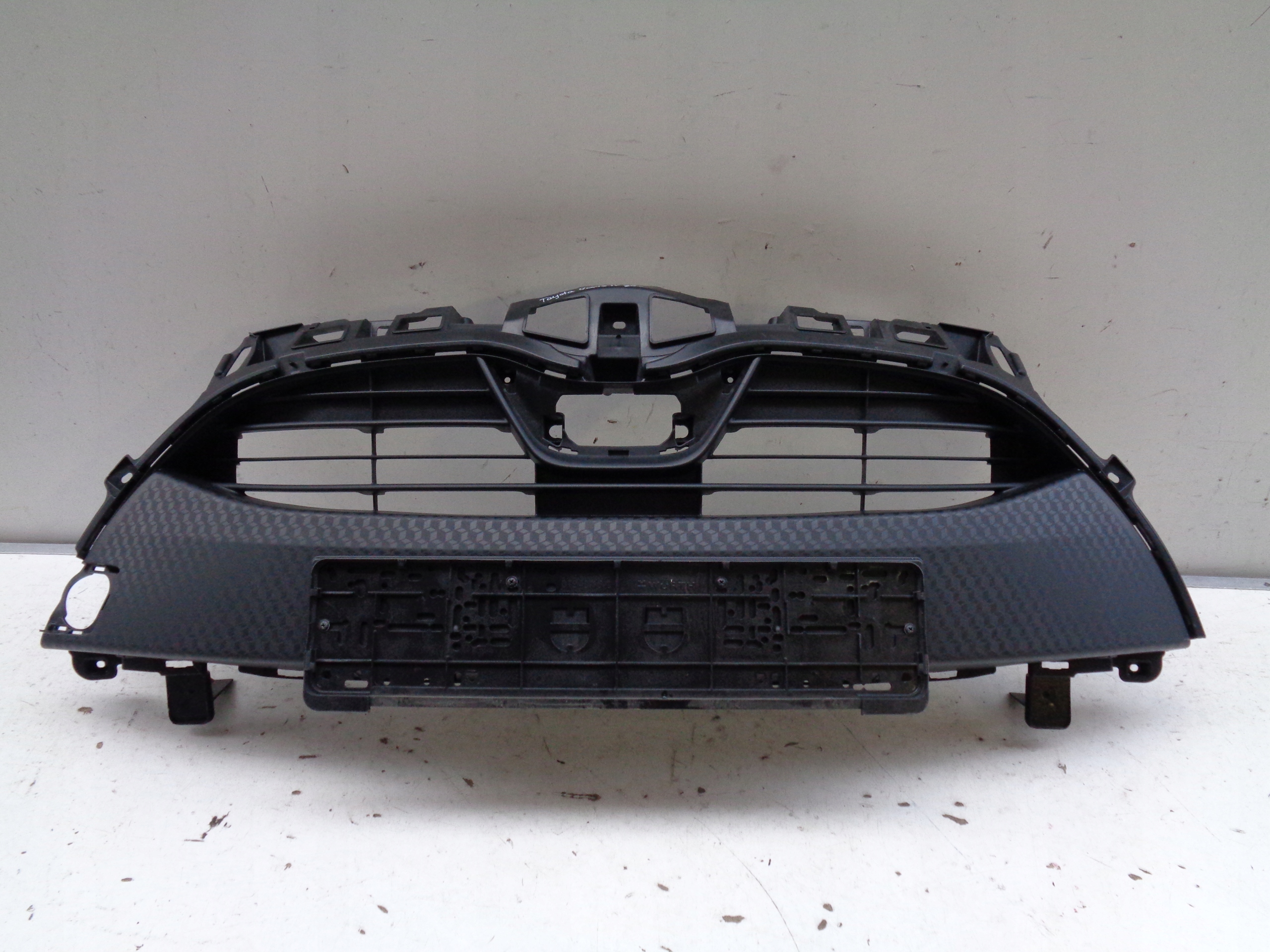 front PREKLADgrill TOYOTA YARIS IV 20