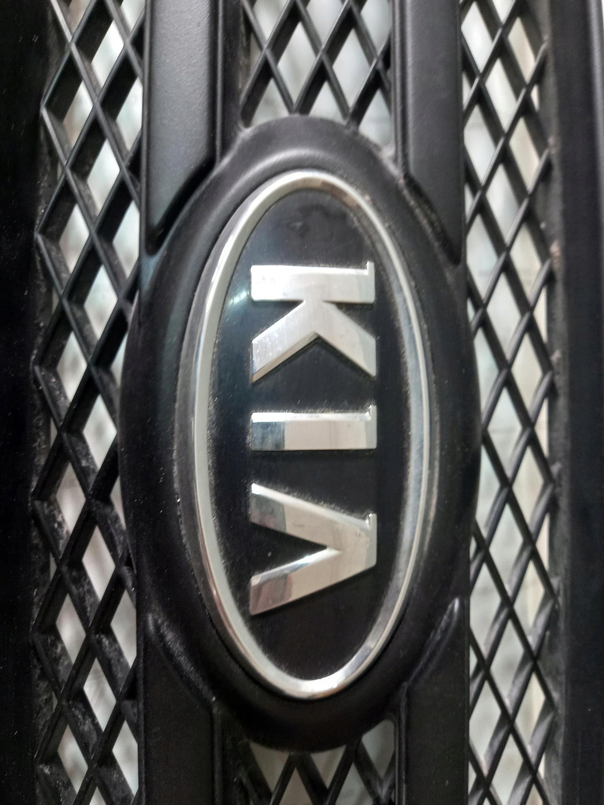 grid of a bumper front central KIA CARENS III