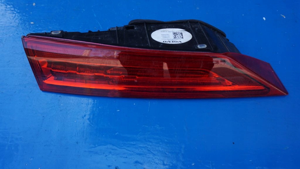 VOLVO XC60 II - light rear to the bonnet right