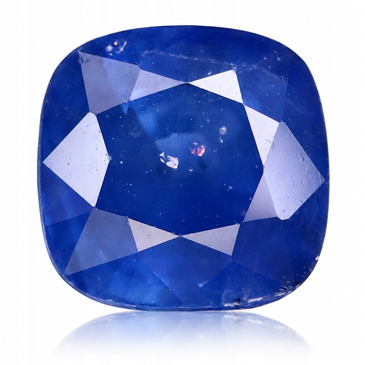 Přírodní safír 1.58 ct Modrý "Cornflower" Cushion I1 certifikát Wbd