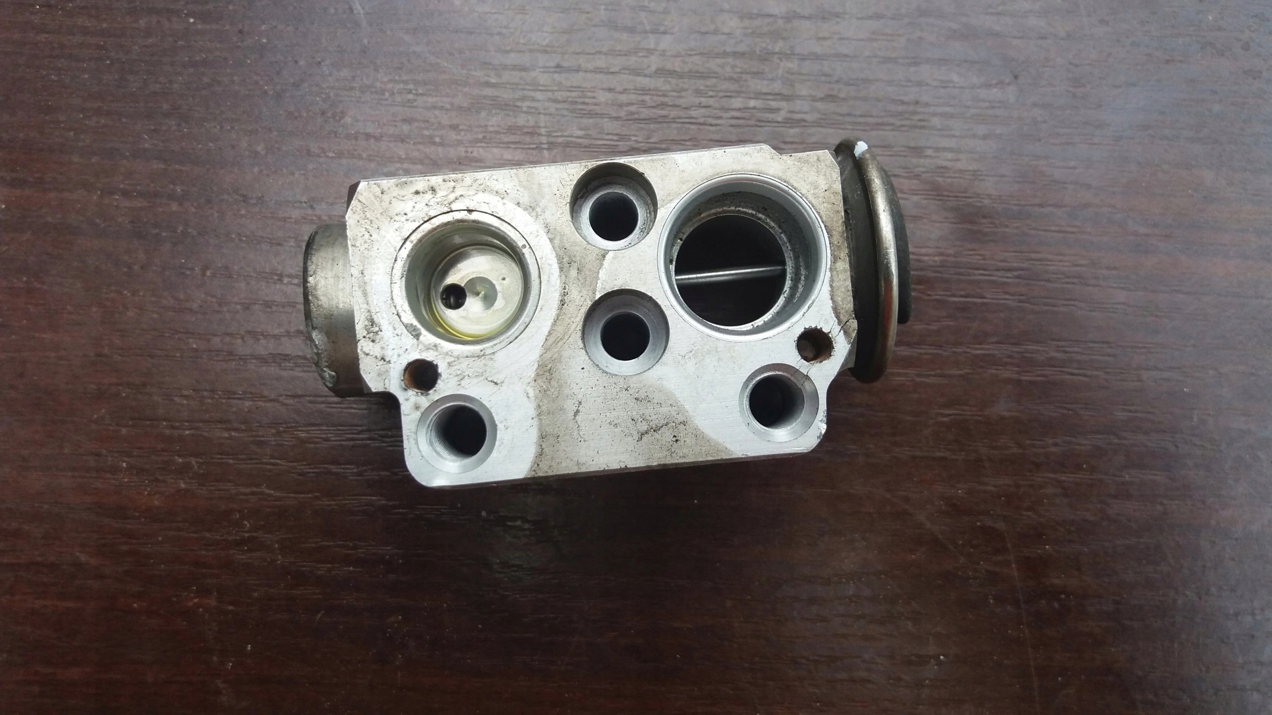 328300 Sensor ROZPREZNY BMW E90 E91 E87 2.0D