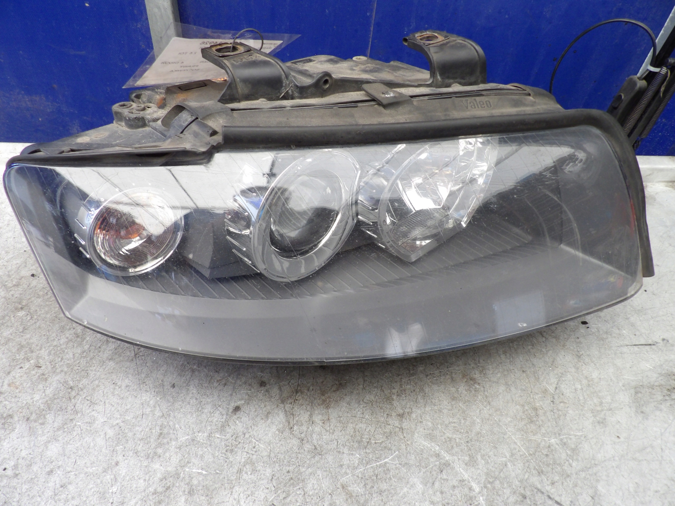 Audi A4 B6 light front right xenon