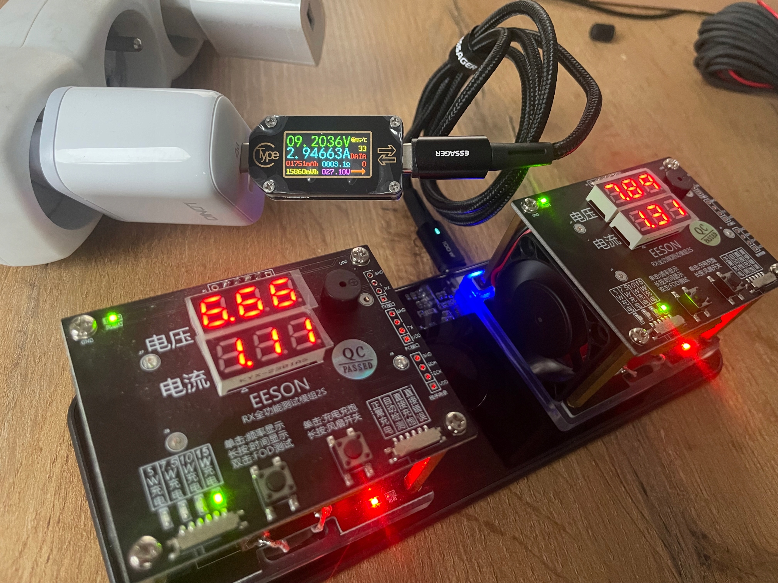 SZYBKA ŁADOWARKA BEZPRZEWODOWA MAGNETYCZNA 3w1 30W Zgodność ze standardem Quick Charge 1.0 Quick Charge 2.0 Quick Charge 3.0 Quick Charge 4.0