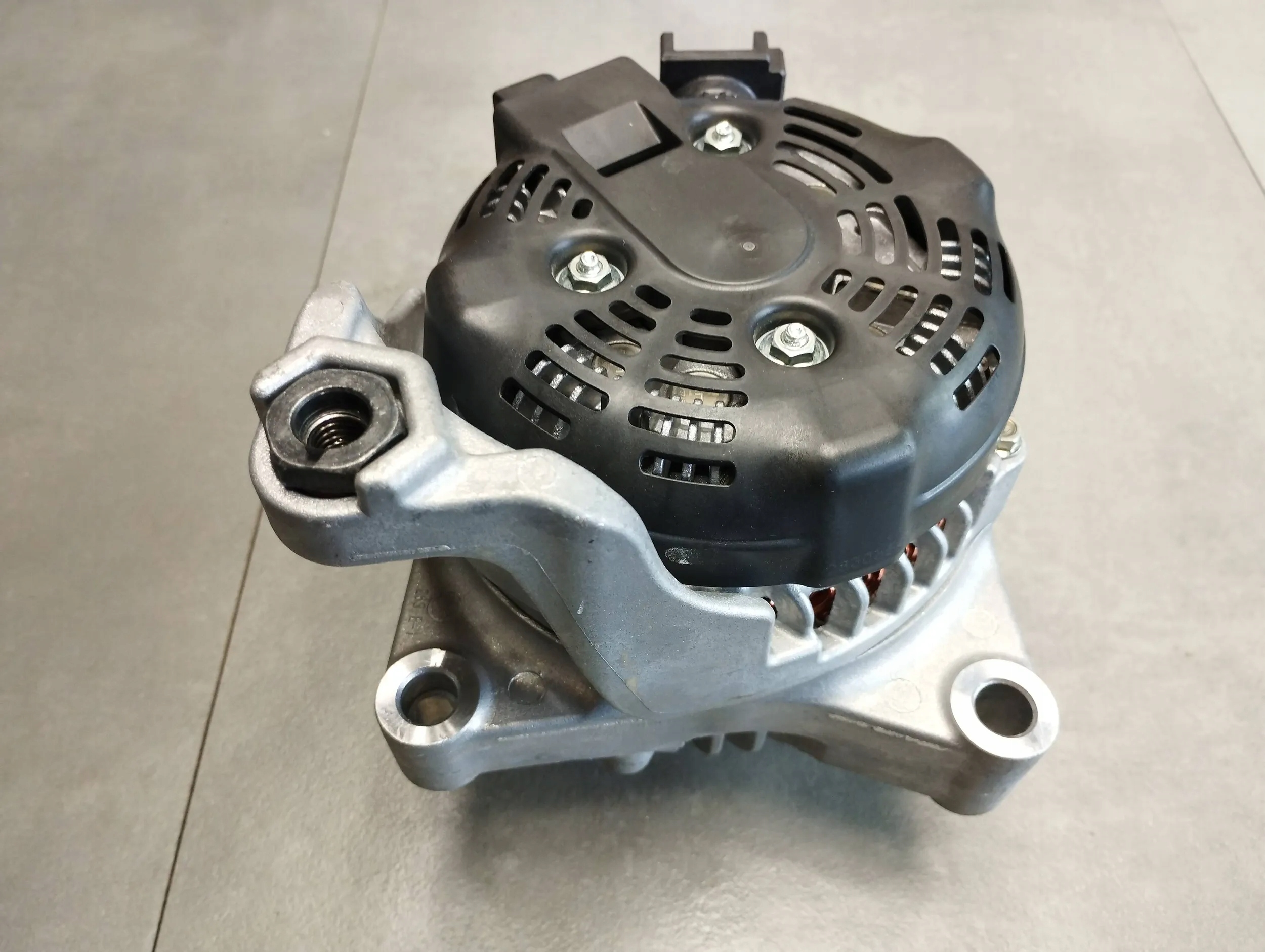 BMW X1 F48 2.0 D alternator 7640131