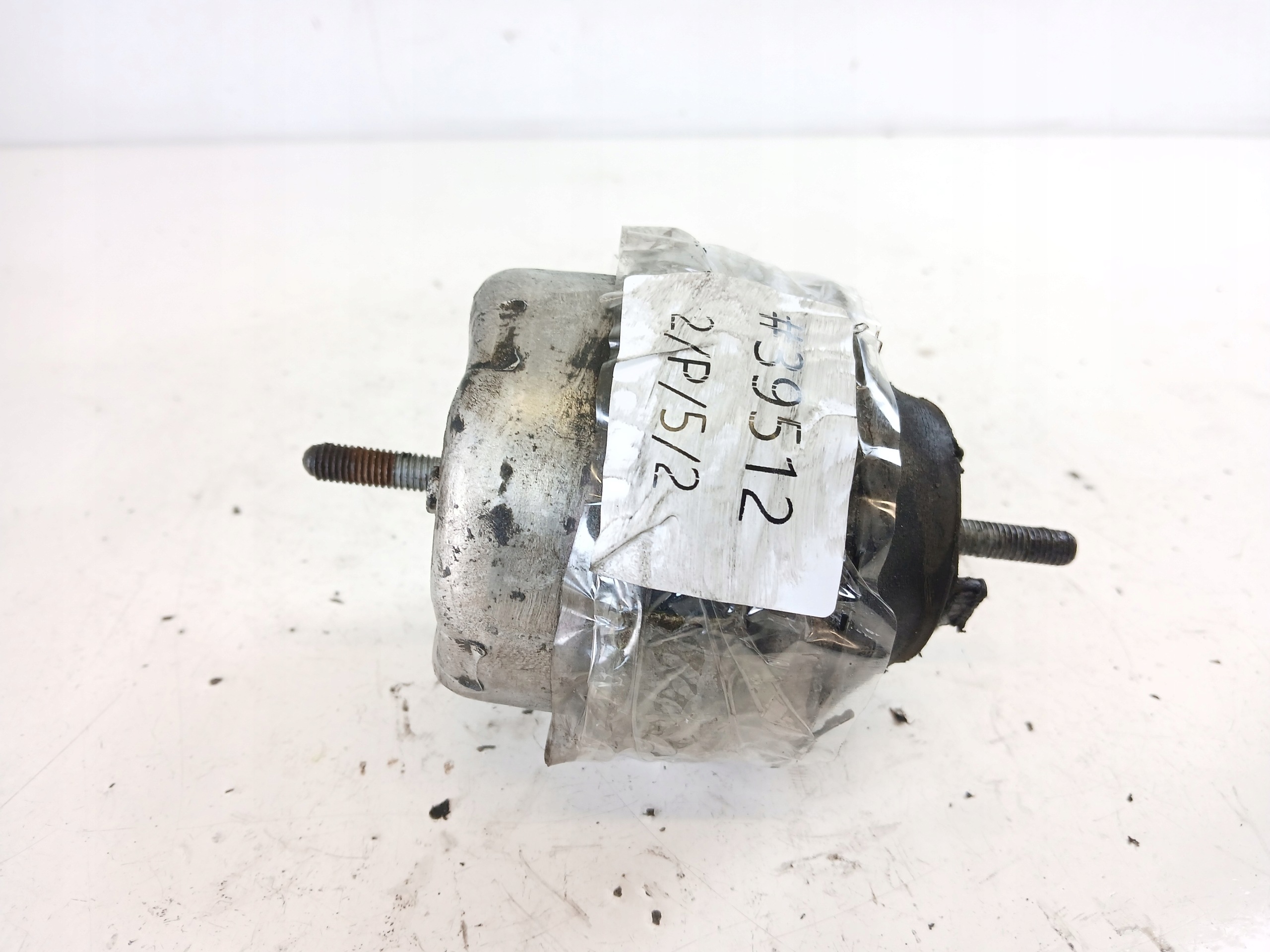 AUDI A6 C5 VW PASSAT B5 engine mount 8D0199379J